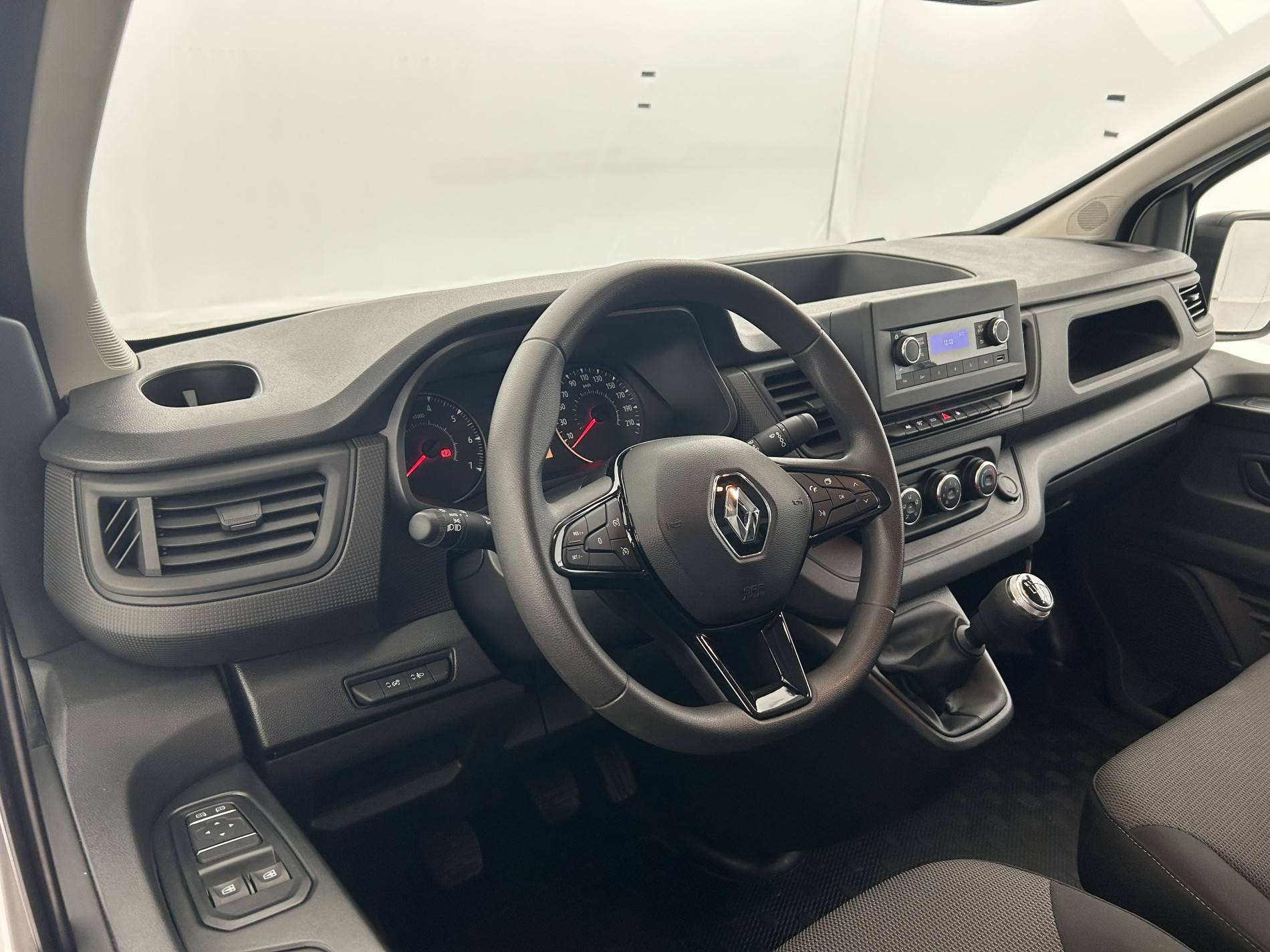 Vente en ligne Renault Trafic 3 Fourgon TRAFIC FG BLUE DCI 130 L1H1 3T GSR2 au prix de 23 690 €