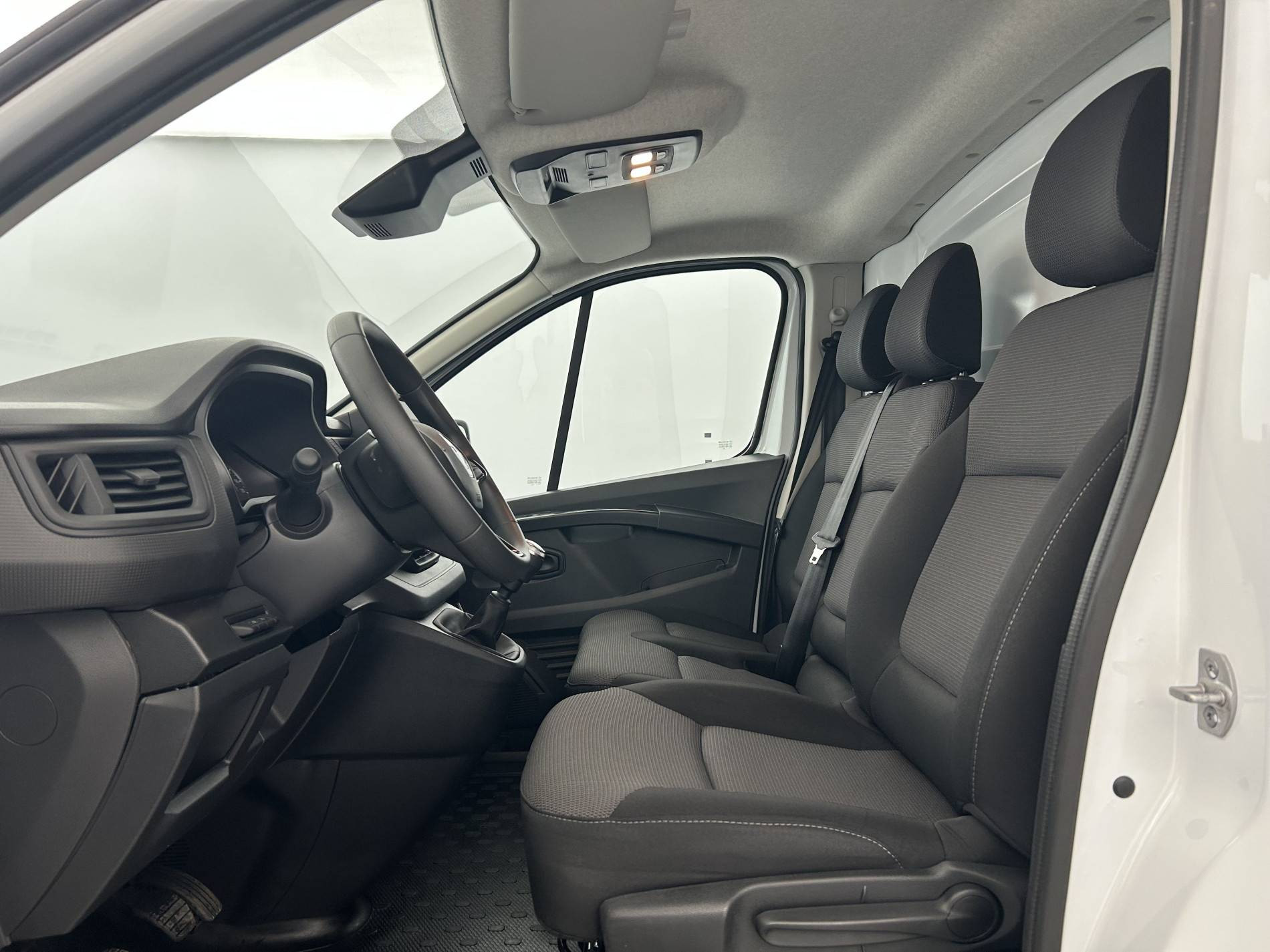Vente en ligne Renault Trafic 3 Fourgon TRAFIC FG BLUE DCI 130 L1H1 3T GSR2 au prix de 23 690 €