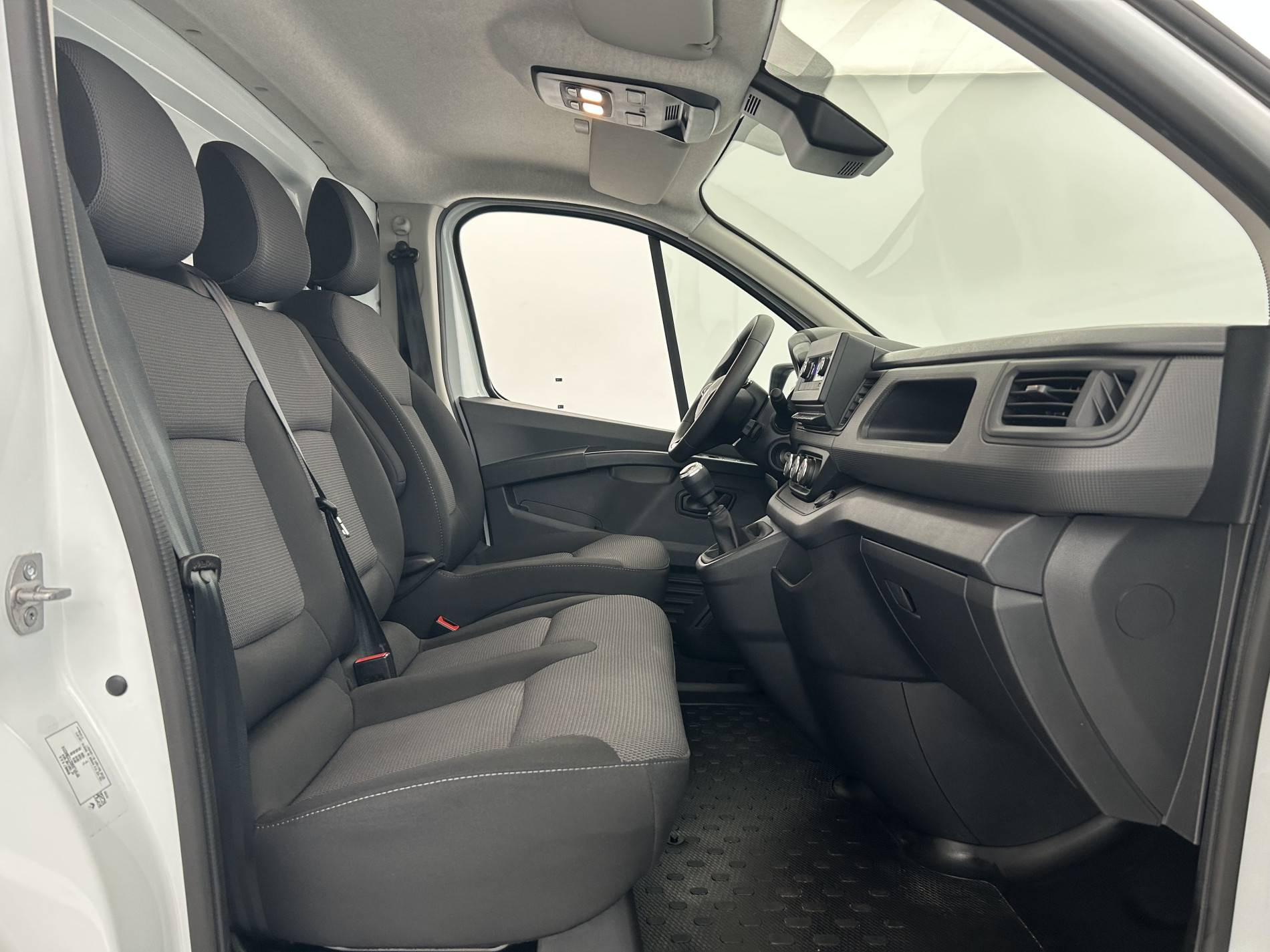 Vente en ligne Renault Trafic 3 Fourgon TRAFIC FG BLUE DCI 130 L1H1 3T GSR2 au prix de 23 690 €