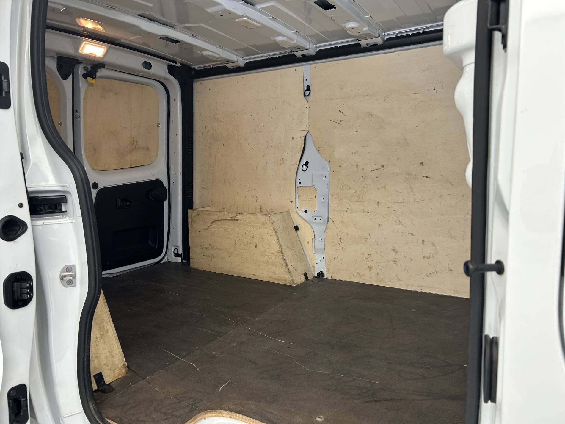 Vente en ligne Renault Trafic 3 Fourgon TRAFIC FG BLUE DCI 130 L1H1 3T GSR2 au prix de 23 690 €