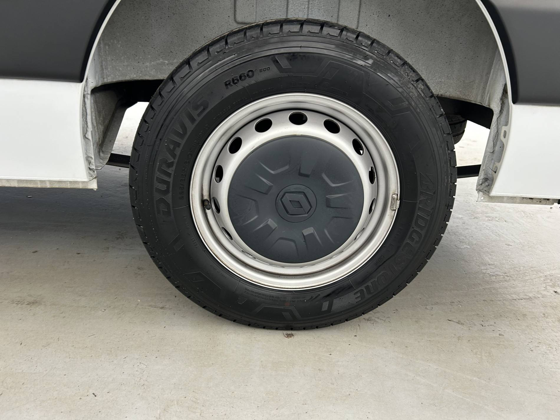 Vente en ligne Renault Master Fourgon MASTER FGN TRAC F3500 L2H2 BLUE DCI 135 au prix de 22 490 €