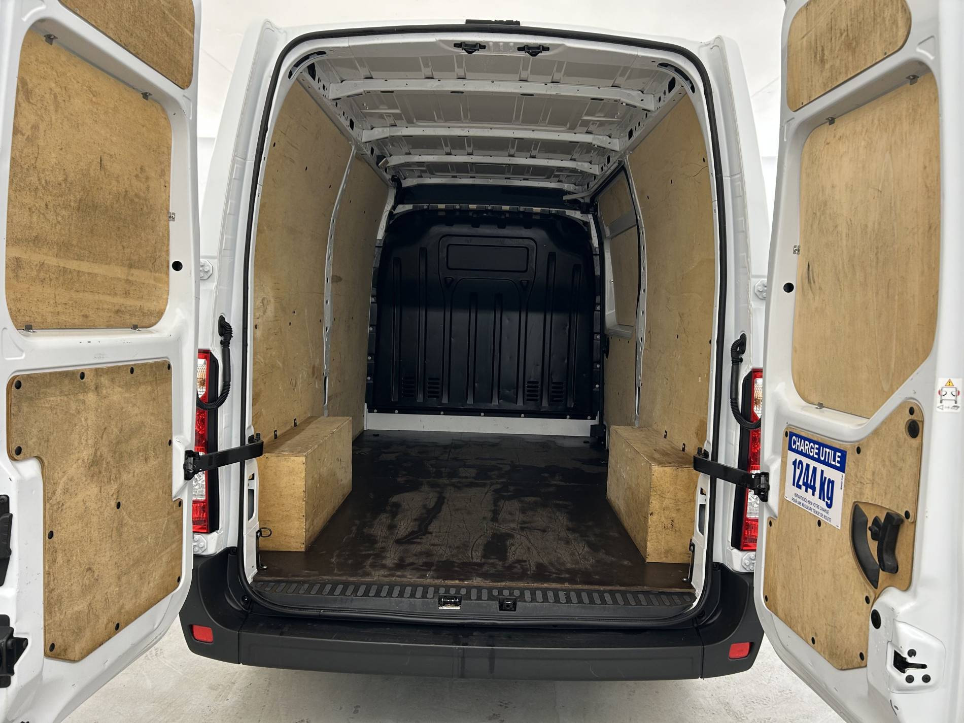 Vente en ligne Renault Master Fourgon MASTER FGN TRAC F3500 L2H2 BLUE DCI 135 au prix de 22 490 €