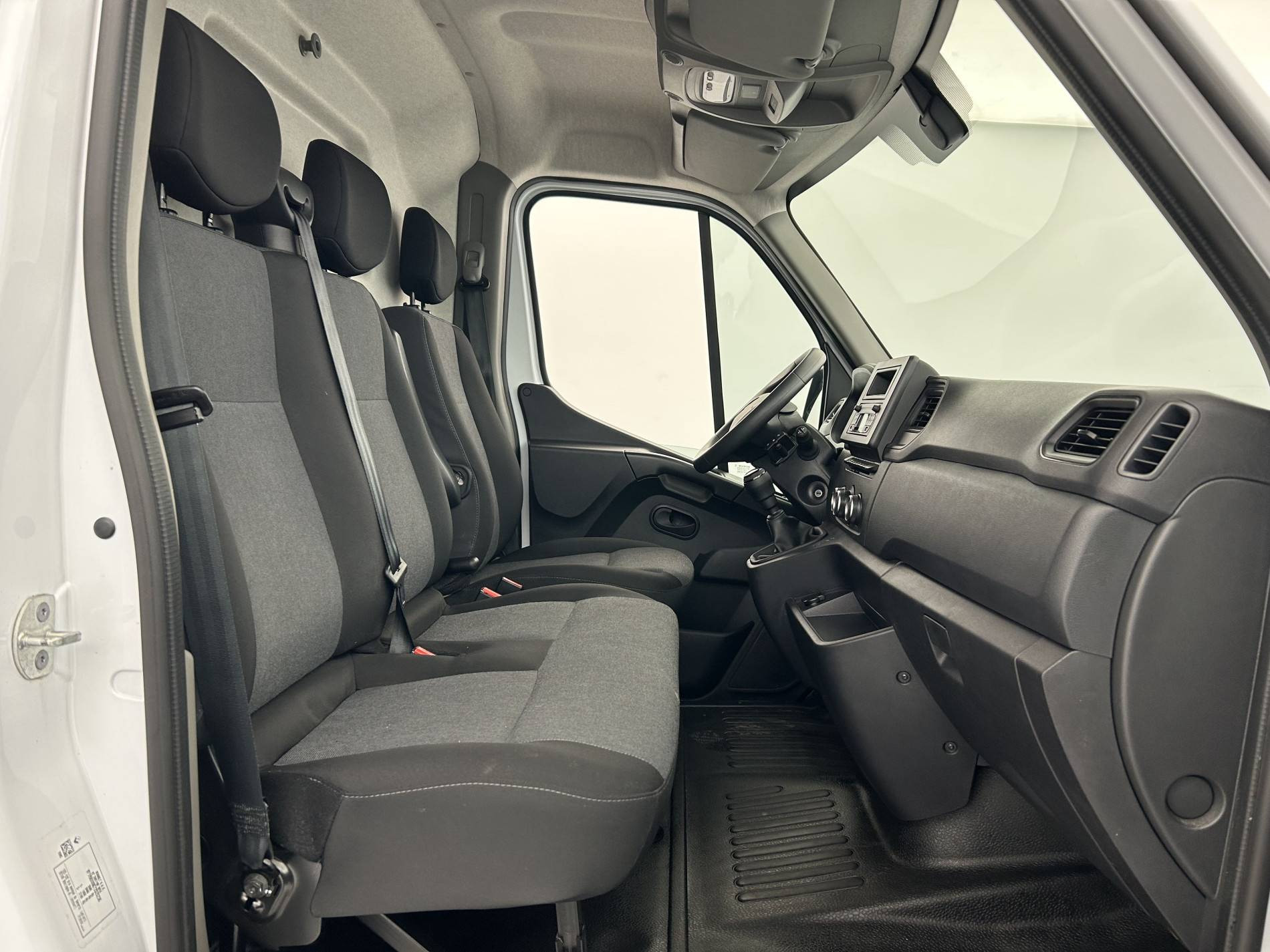 Vente en ligne Renault Master Fourgon MASTER FGN TRAC F3500 L2H2 BLUE DCI 135 au prix de 22 490 €
