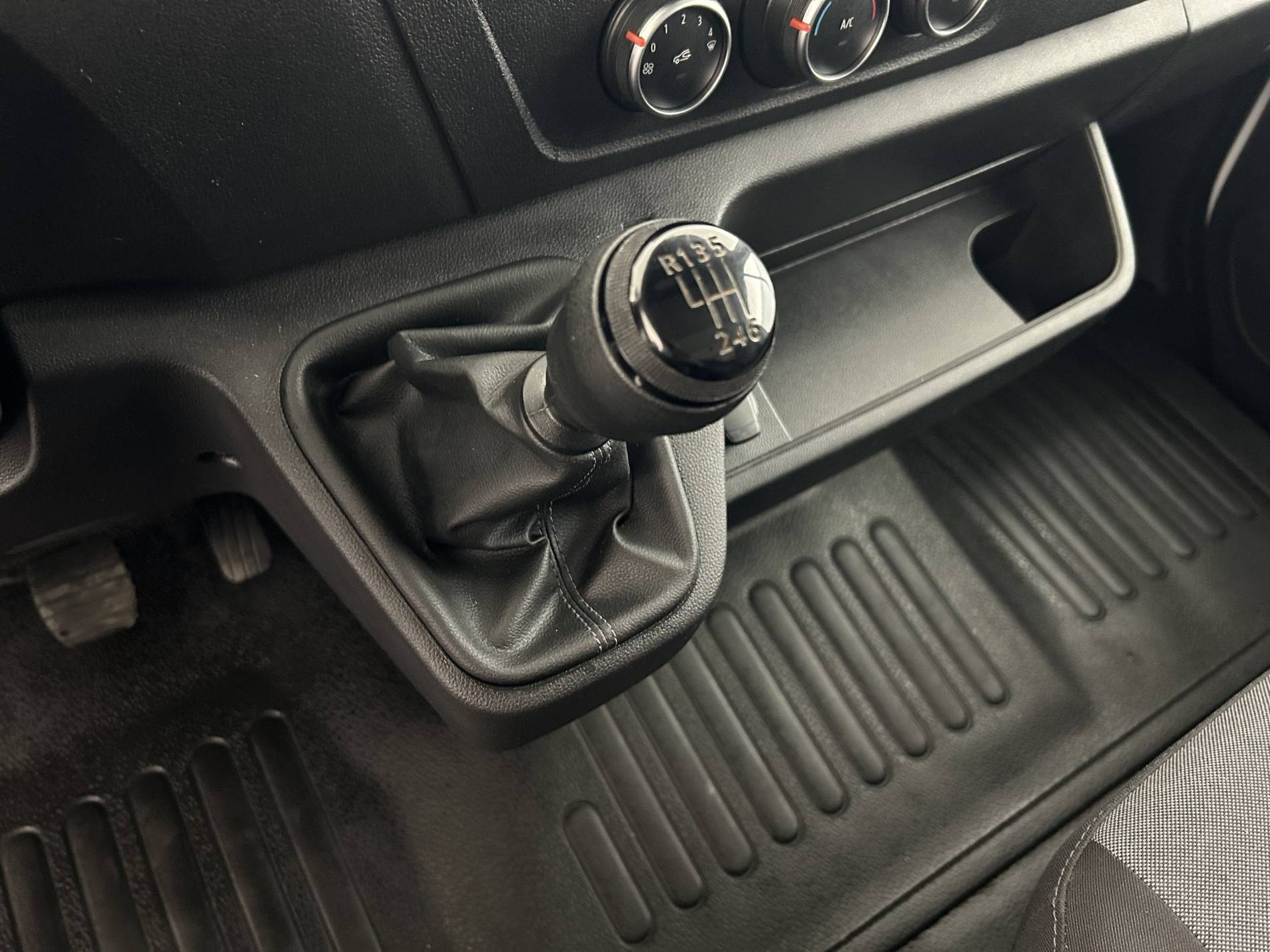 Vente en ligne Renault Master Fourgon MASTER FGN TRAC F3500 L2H2 BLUE DCI 135 au prix de 22 490 €