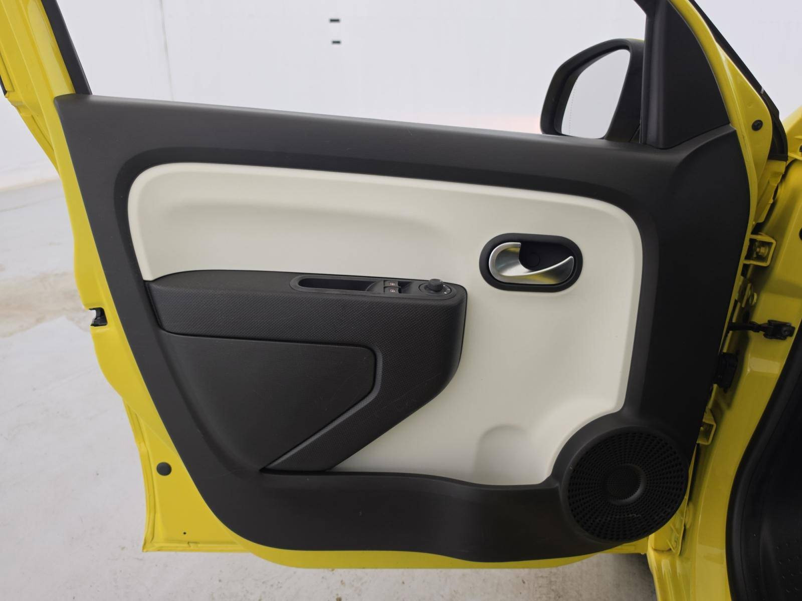 Vente en ligne Renault Twingo 3  1.0 SCe 70 eco2 Stop & Start au prix de 7 290 €