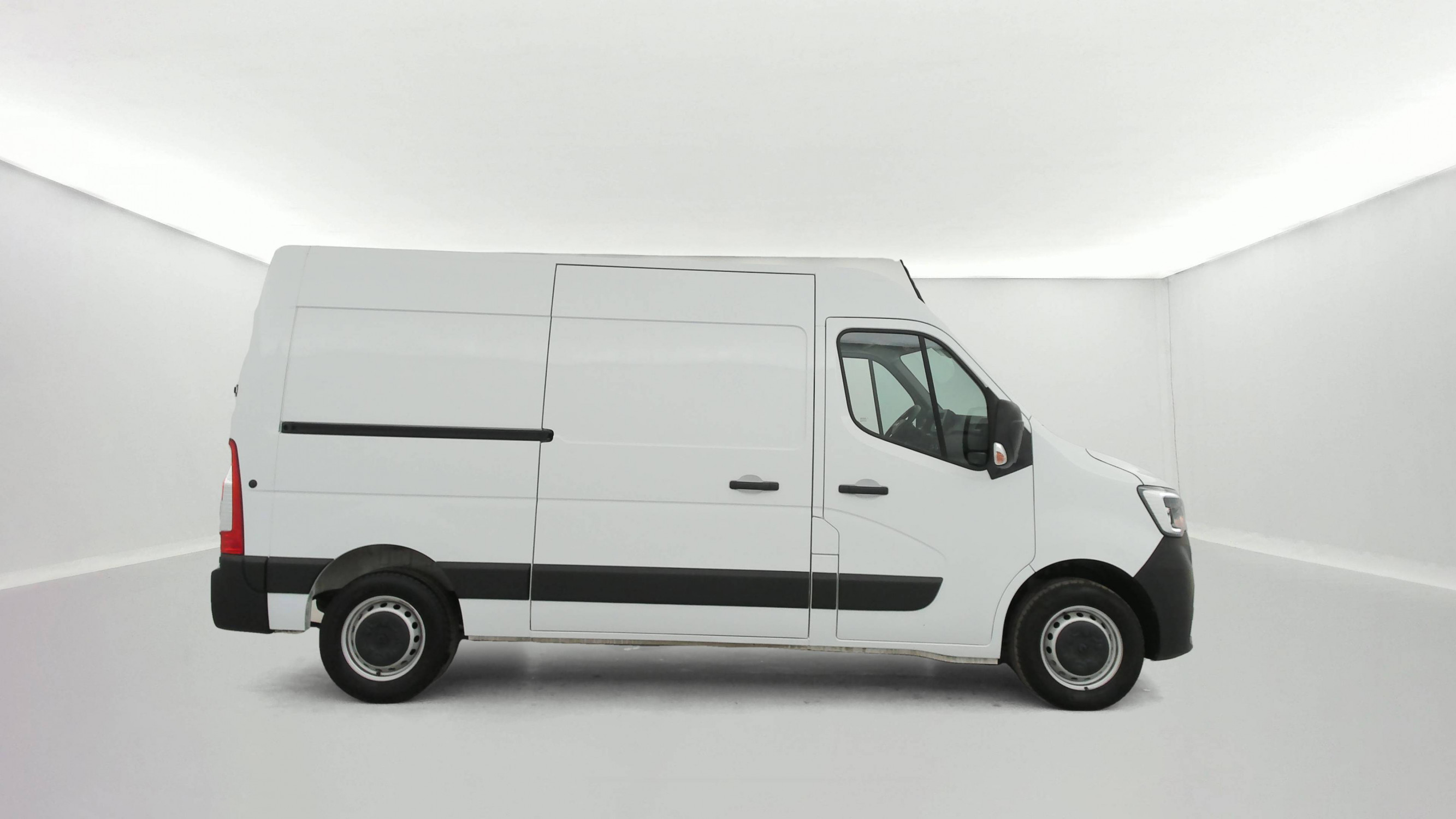 Vente en ligne Renault Master Fourgon MASTER FGN TRAC F3500 L2H2 BLUE DCI 135 au prix de 22 490 €