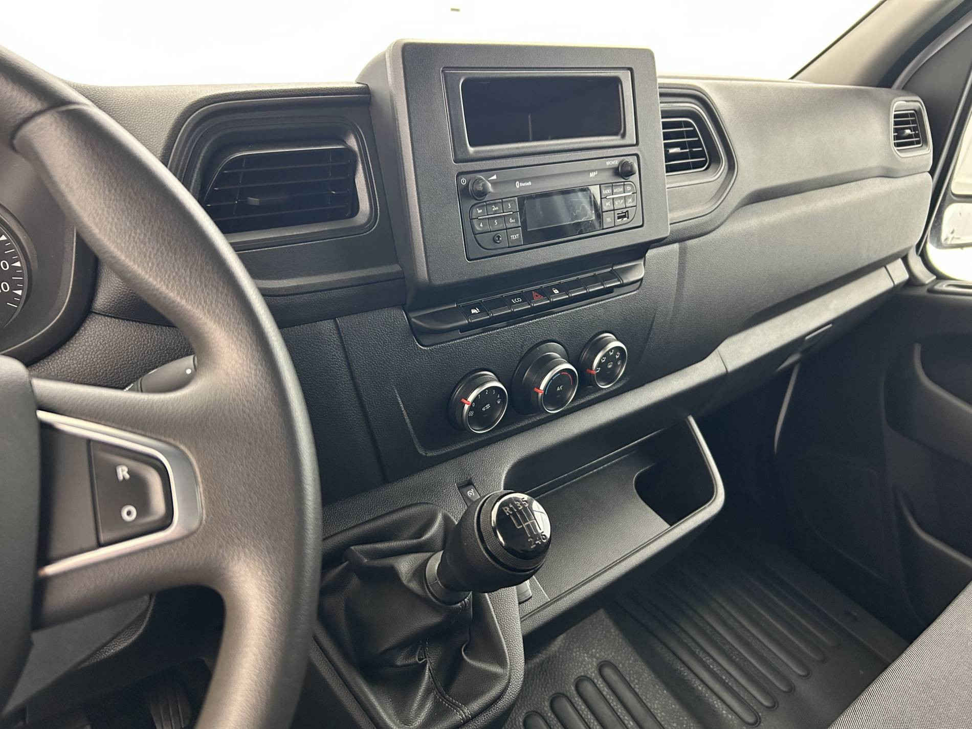 Vente en ligne Renault Master Fourgon MASTER FGN TRAC F3500 L2H2 BLUE DCI 135 au prix de 22 490 €