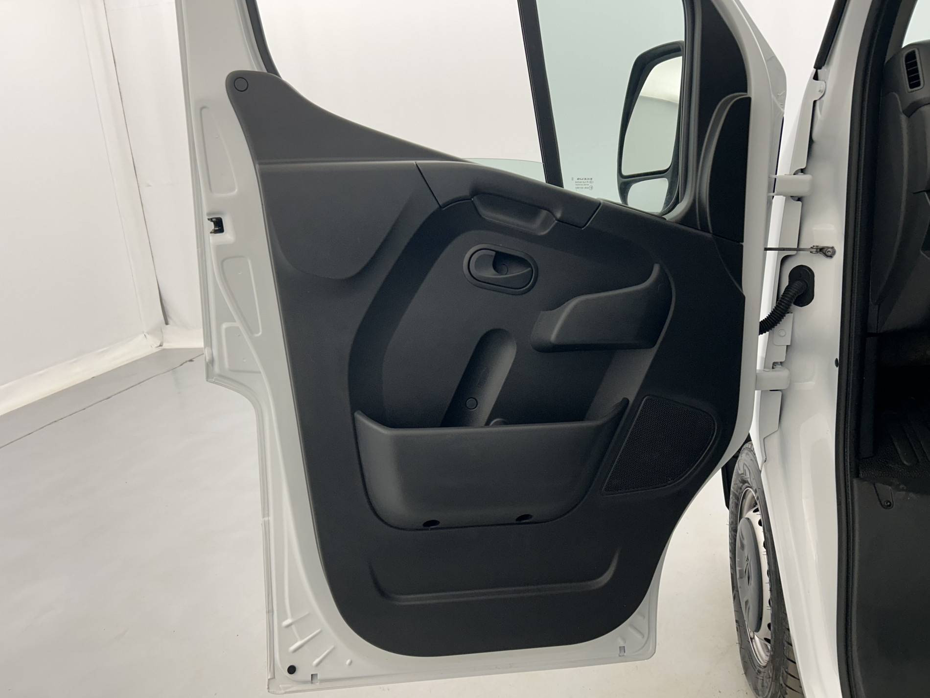 Vente en ligne Renault Master Fourgon MASTER FGN TRAC F3500 L2H2 BLUE DCI 135 au prix de 22 490 €
