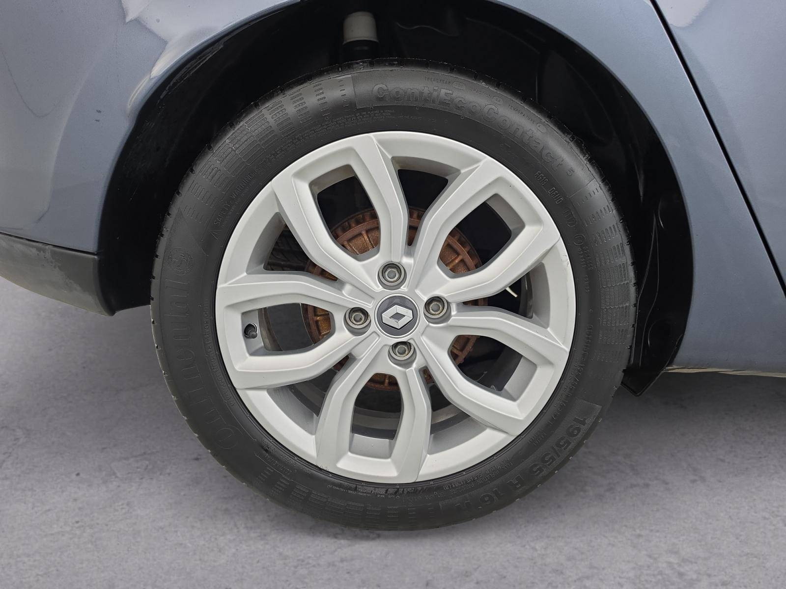 Vente en ligne Renault Clio 4 Estate Clio Estate TCe 120 Energy EDC au prix de 11 390 €