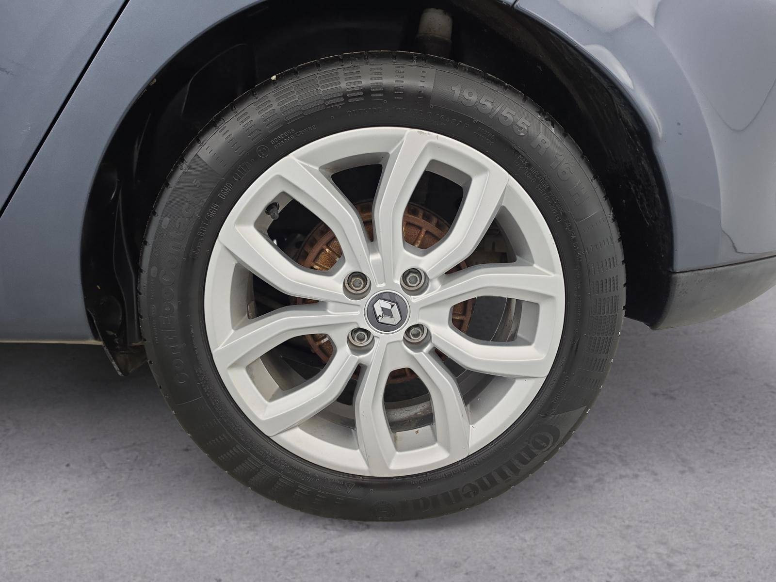 Vente en ligne Renault Clio 4 Estate Clio Estate TCe 120 Energy EDC au prix de 11 390 €