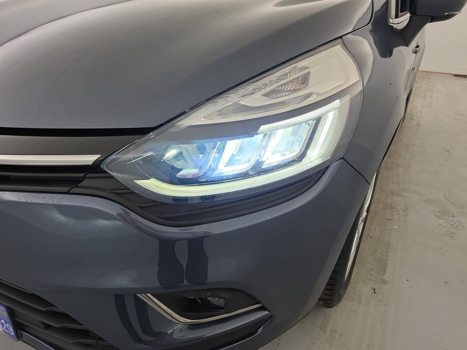 Vente en ligne Renault Clio 4 Estate Clio Estate TCe 120 Energy EDC au prix de 11 390 €