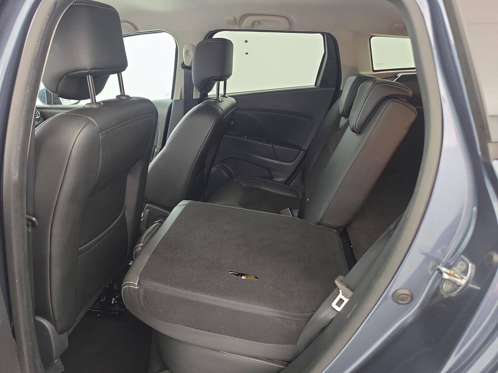 Vente en ligne Renault Clio 4 Estate Clio Estate TCe 120 Energy EDC au prix de 11 390 €