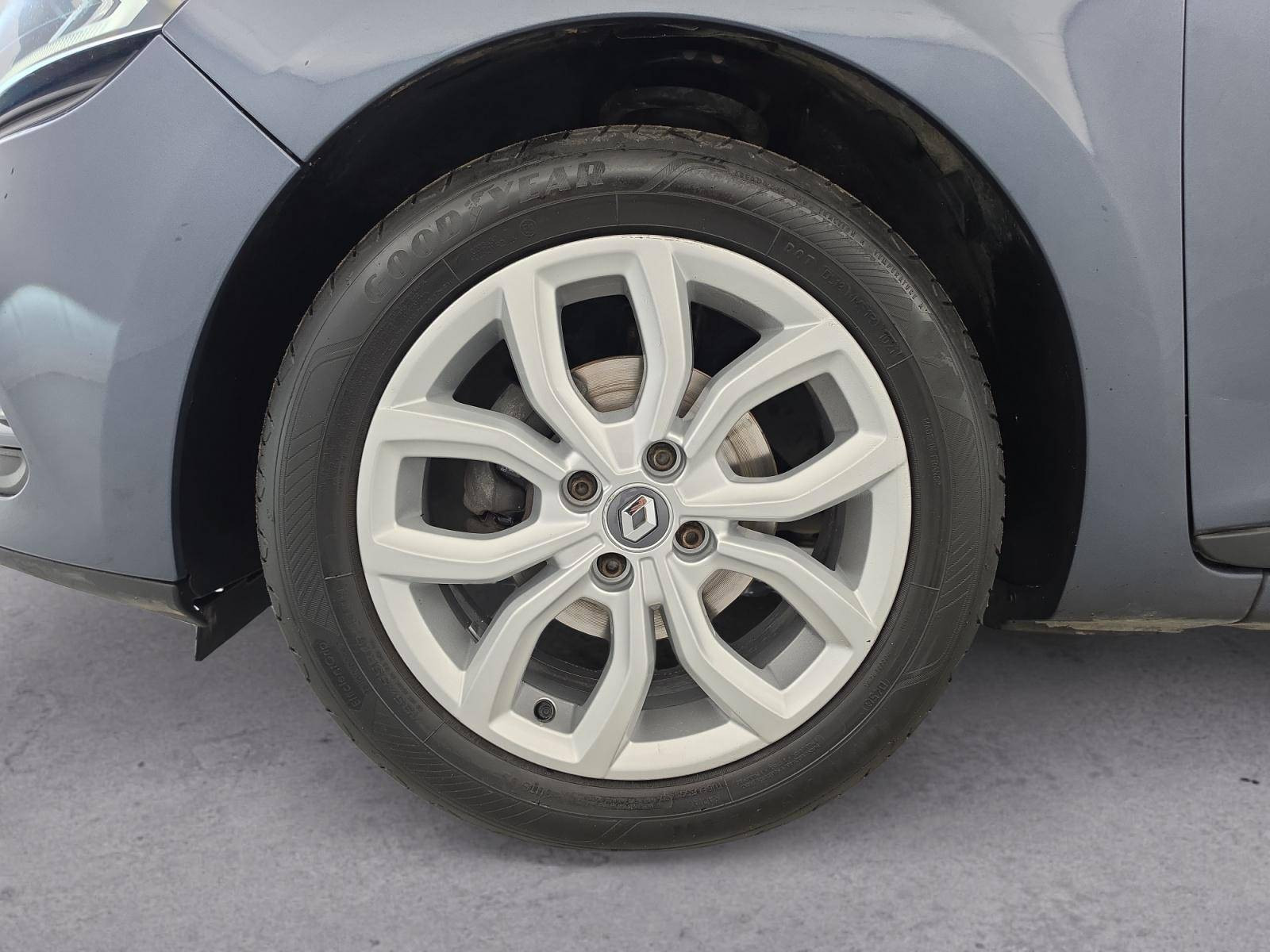 Vente en ligne Renault Clio 4 Estate Clio Estate TCe 120 Energy EDC au prix de 11 390 €
