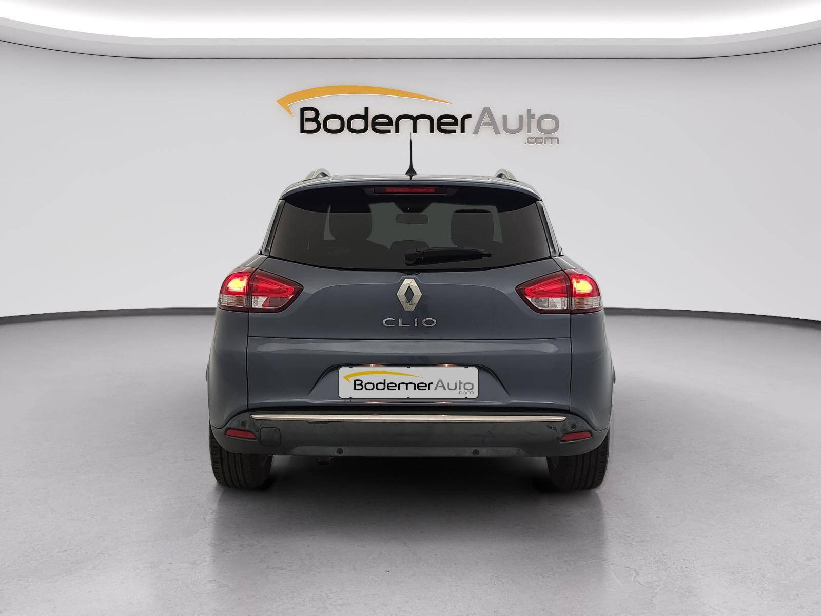 Vente en ligne Renault Clio 4 Estate Clio Estate TCe 120 Energy EDC au prix de 11 390 €