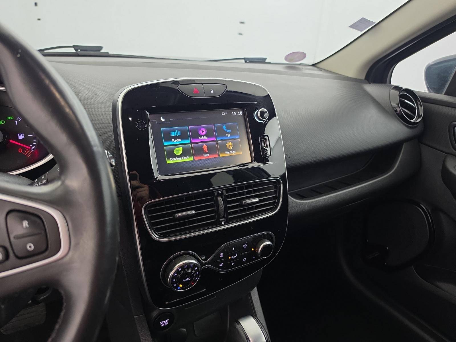 Vente en ligne Renault Clio 4 Estate Clio Estate TCe 120 Energy EDC au prix de 11 390 €