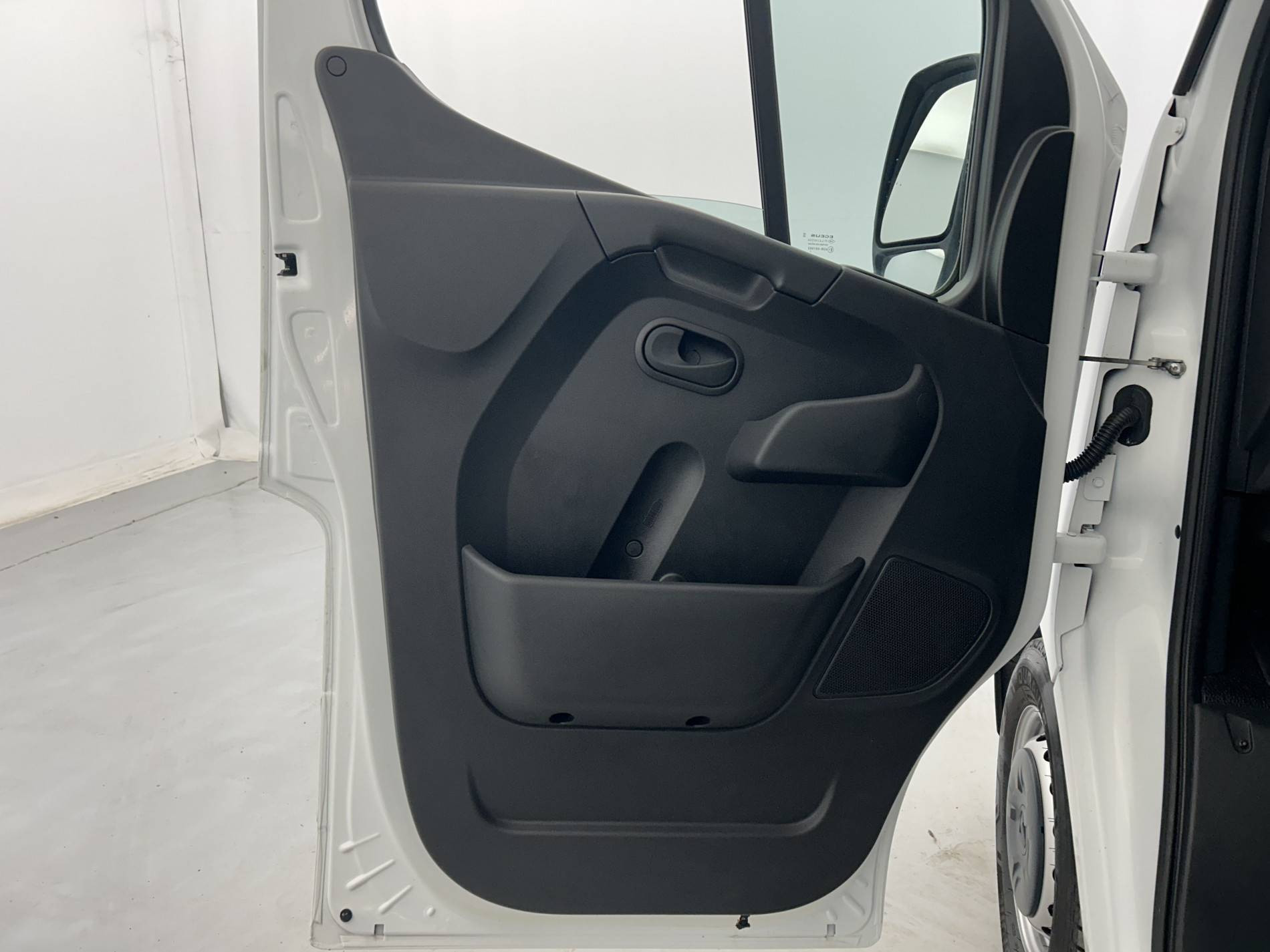 Vente en ligne Renault Master Fourgon MASTER FGN TRAC F3500 L2H2 BLUE DCI 135 au prix de 22 290 €