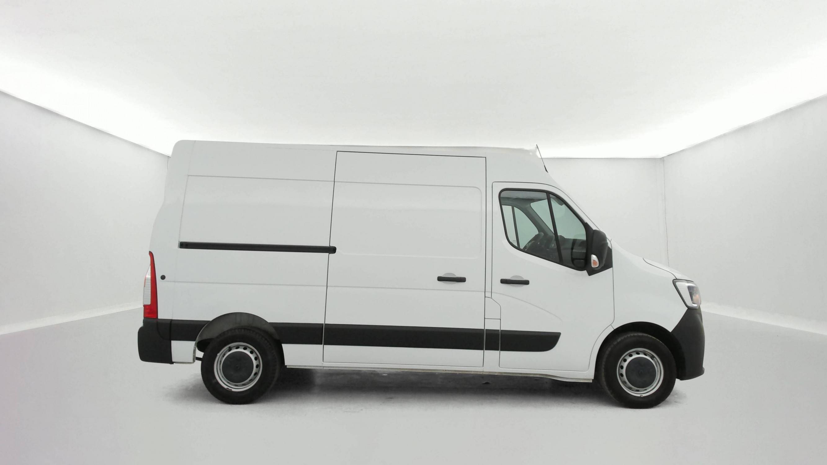 Vente en ligne Renault Master Fourgon MASTER FGN TRAC F3500 L2H2 BLUE DCI 135 au prix de 22 290 €