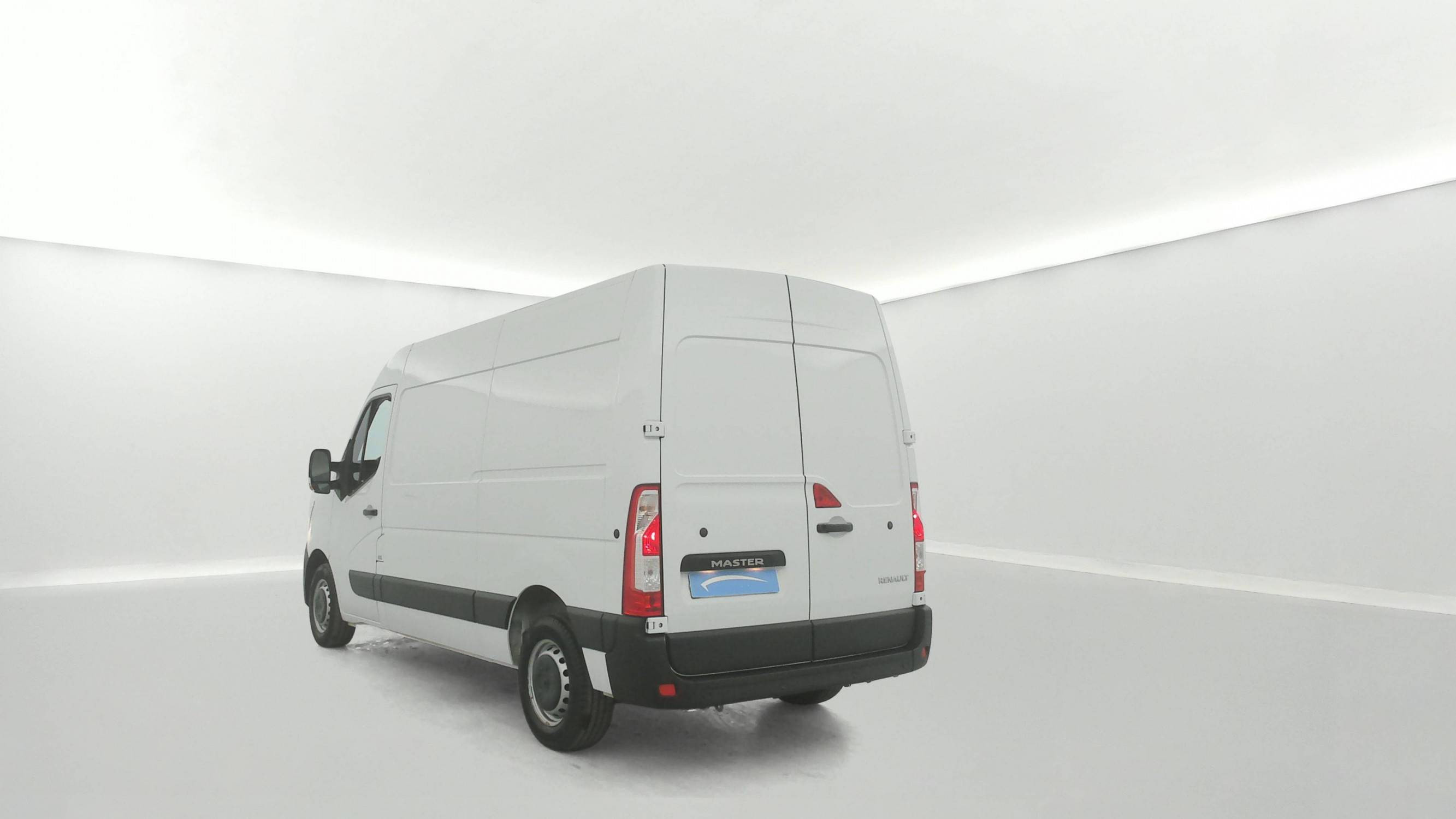 Vente en ligne Renault Master Fourgon MASTER FGN TRAC F3500 L2H2 BLUE DCI 135 au prix de 22 290 €