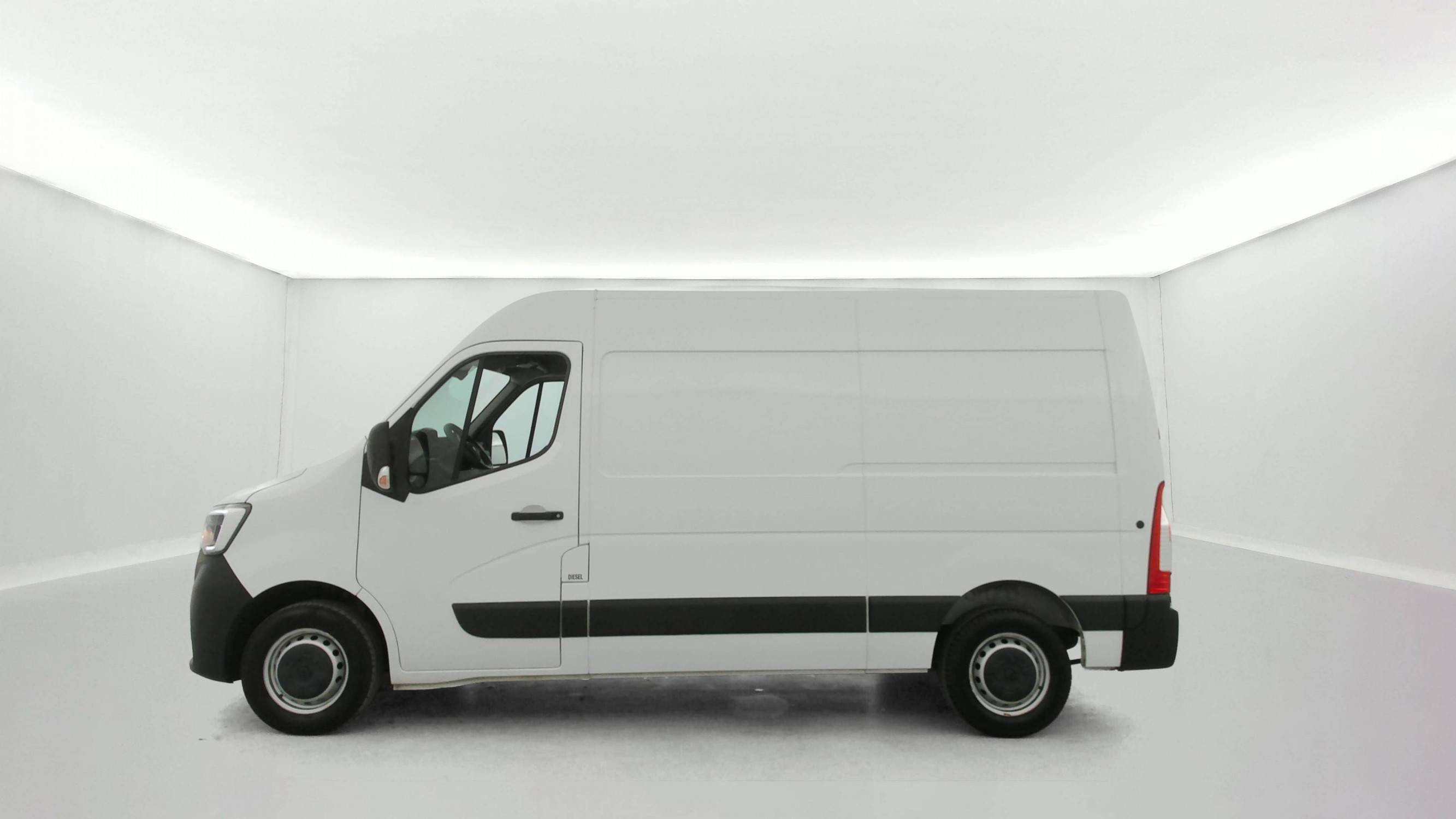 Vente en ligne Renault Master Fourgon MASTER FGN TRAC F3500 L2H2 BLUE DCI 135 au prix de 22 290 €