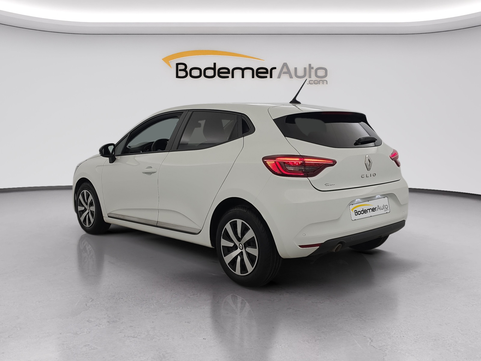 Vente en ligne Renault Clio 5 Clio TCe 90 au prix de 13 690 €