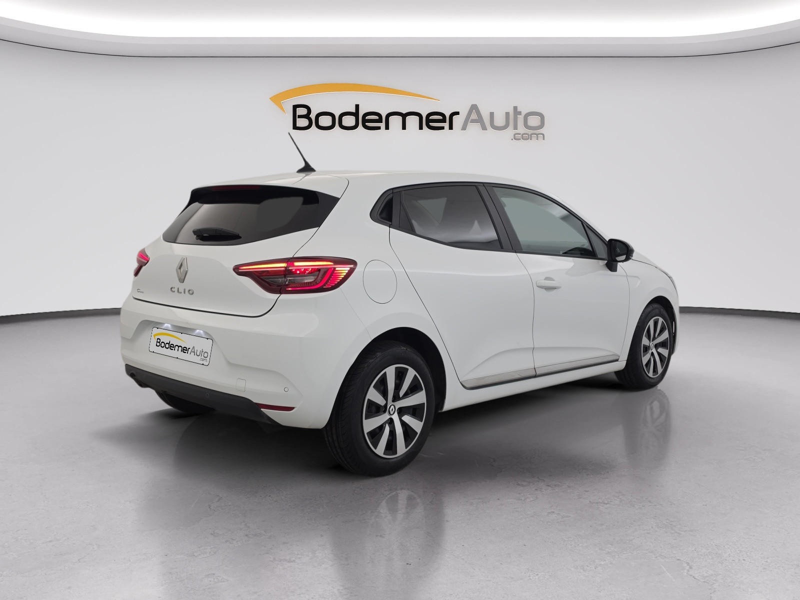 Vente en ligne Renault Clio 5 Clio TCe 90 au prix de 13 690 €