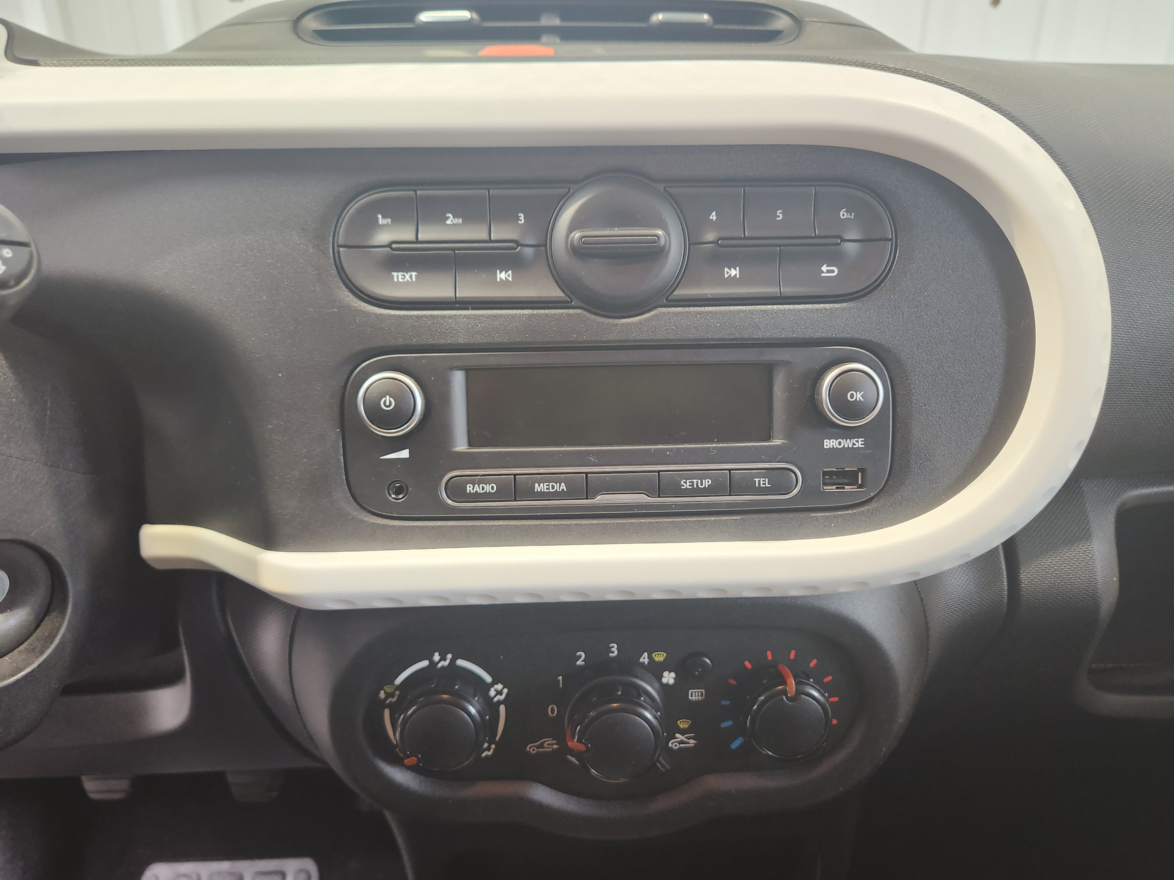Vente en ligne Renault Twingo 3  1.0 SCe 70 BC au prix de 7 690 €