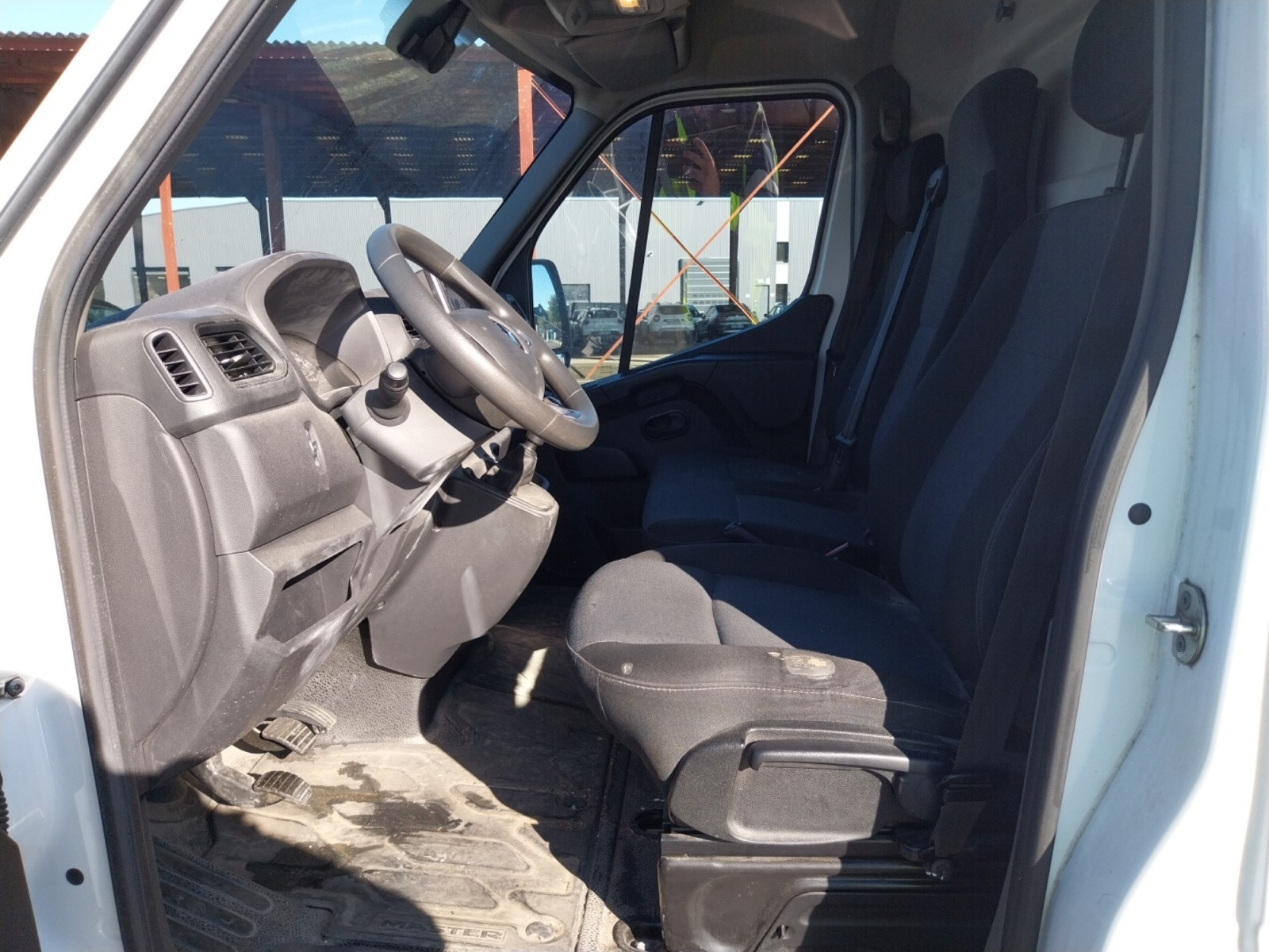 Vente en ligne Renault Master Fourgon MASTER FGN TRAC F3300 L2H2 BLUE DCI 150 au prix de 22 900 €