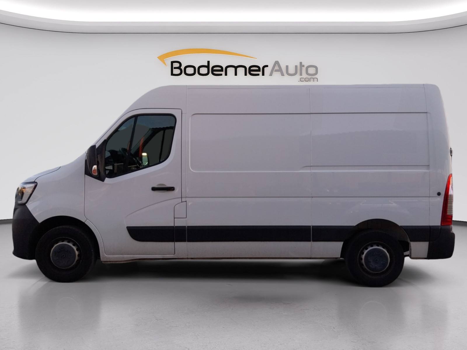 Vente en ligne Renault Master Fourgon MASTER FGN TRAC F3300 L2H2 BLUE DCI 150 au prix de 23 490 €