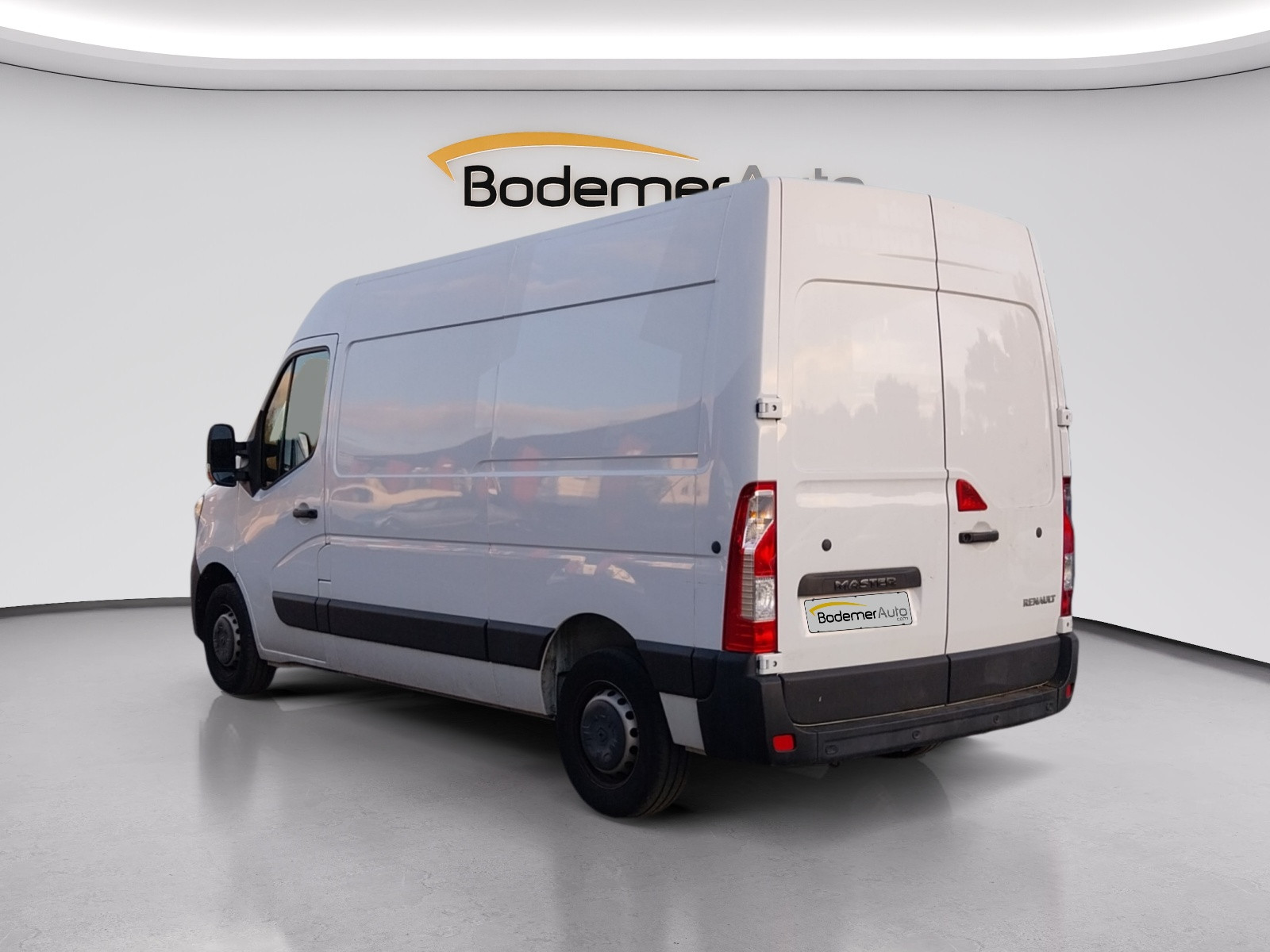 Vente en ligne Renault Master Fourgon MASTER FGN TRAC F3300 L2H2 BLUE DCI 150 au prix de 23 490 €