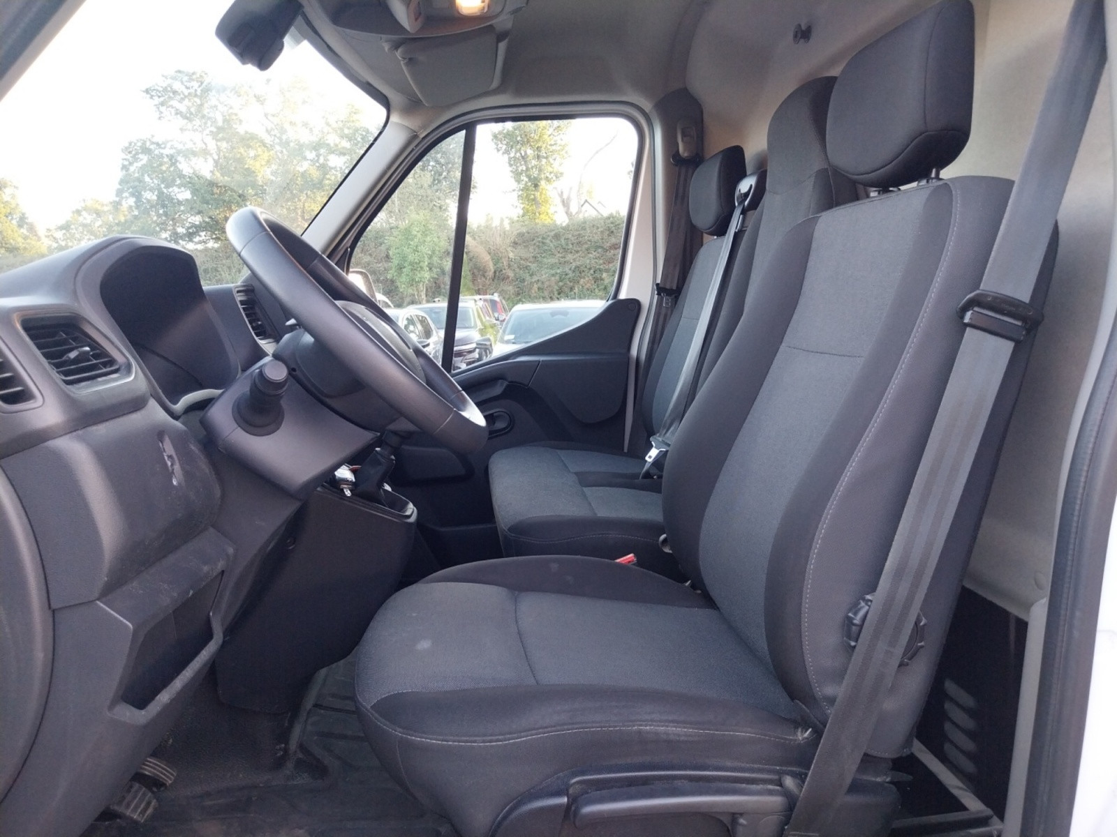 Vente en ligne Renault Master Fourgon MASTER FGN TRAC F3300 L2H2 BLUE DCI 150 au prix de 23 490 €