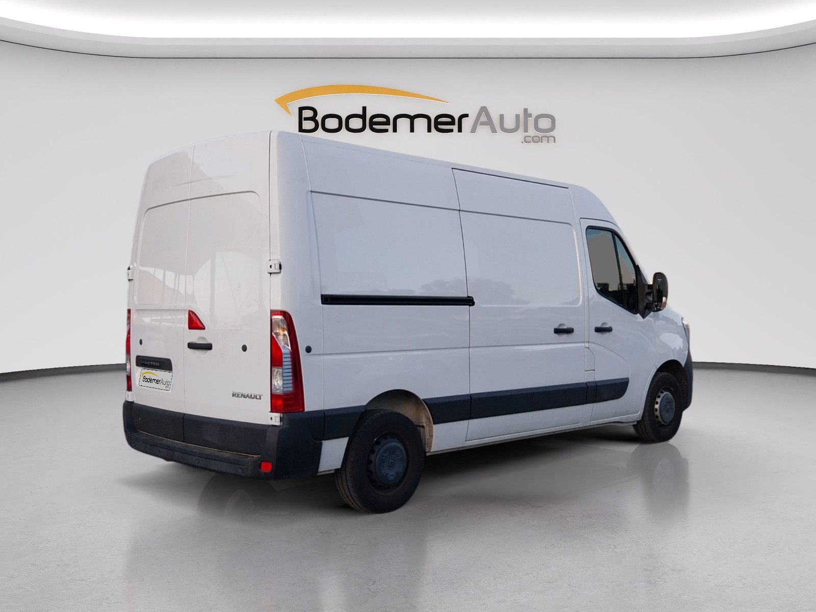 Vente en ligne Renault Master Fourgon MASTER FGN TRAC F3300 L2H2 BLUE DCI 150 au prix de 23 490 €
