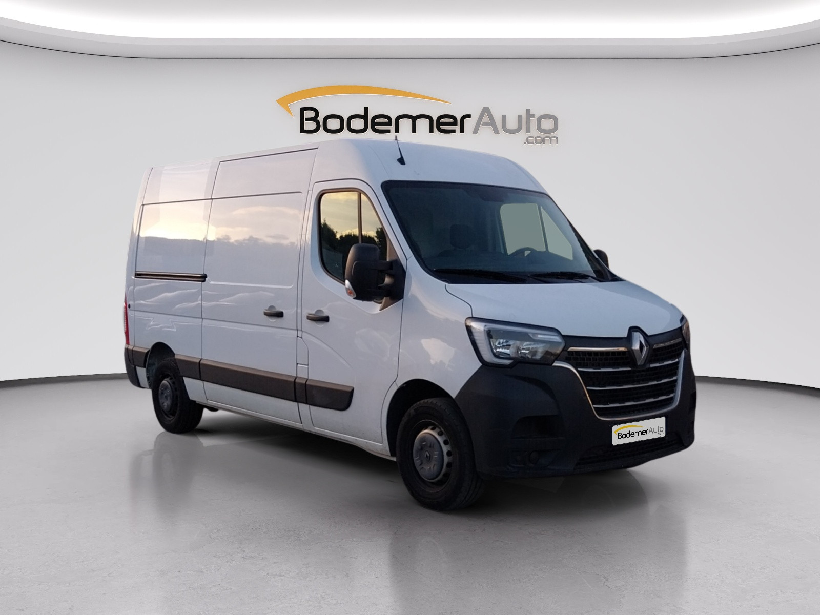 Vente en ligne Renault Master Fourgon MASTER FGN TRAC F3300 L2H2 BLUE DCI 150 au prix de 23 490 €