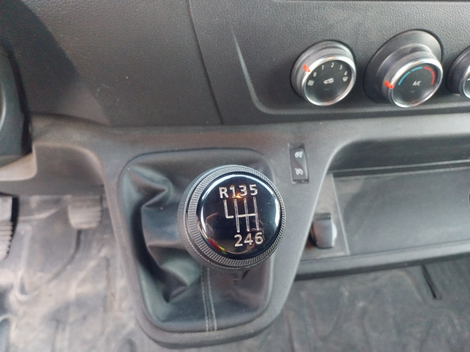 Vente en ligne Renault Master Fourgon MASTER FGN TRAC F3300 L2H2 BLUE DCI 150 au prix de 23 490 €