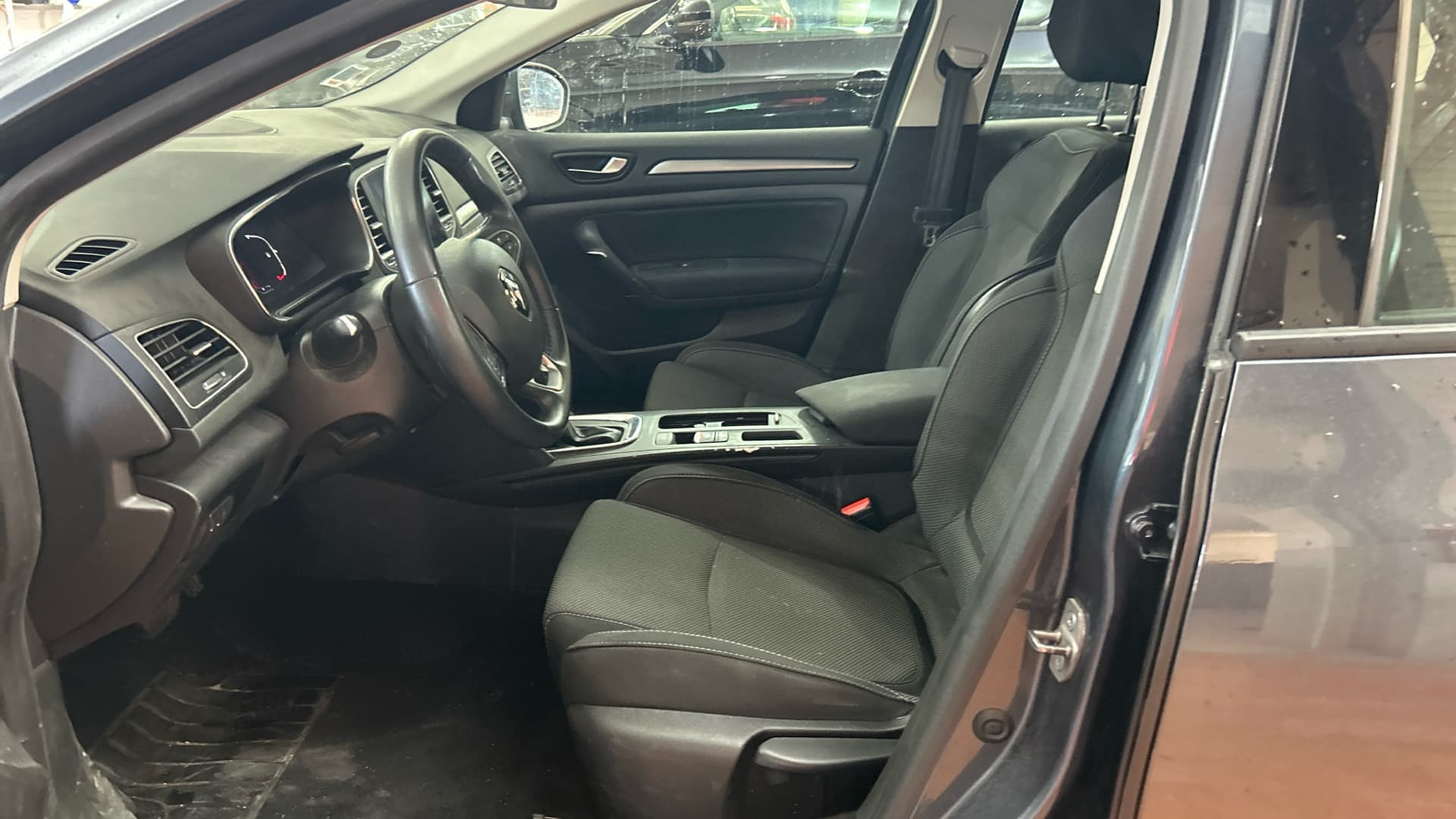 Vente en ligne Renault Megane 4  Blue dCi 115 EDC au prix de 18 490 €