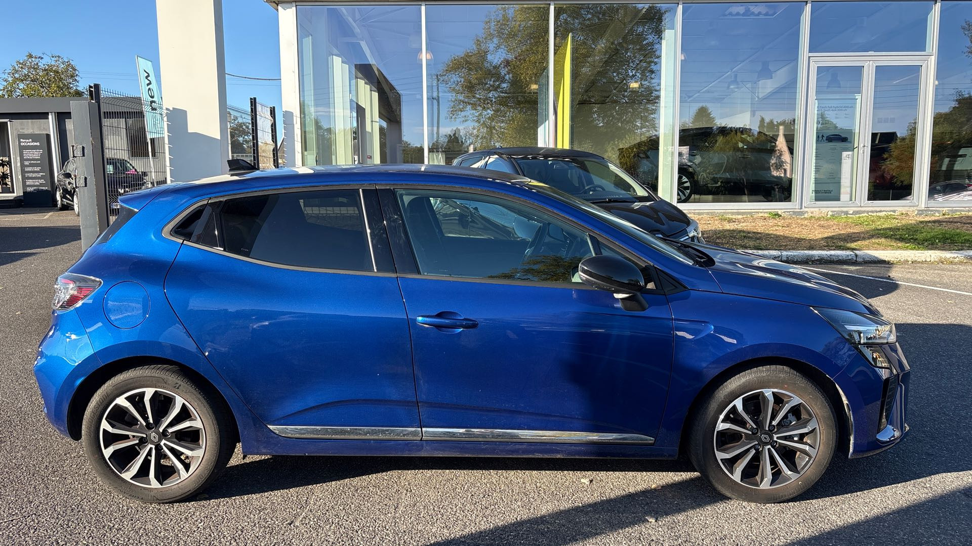 Vente en ligne Renault Clio 5 Clio E-Tech full hybrid 145 au prix de 20 990 €