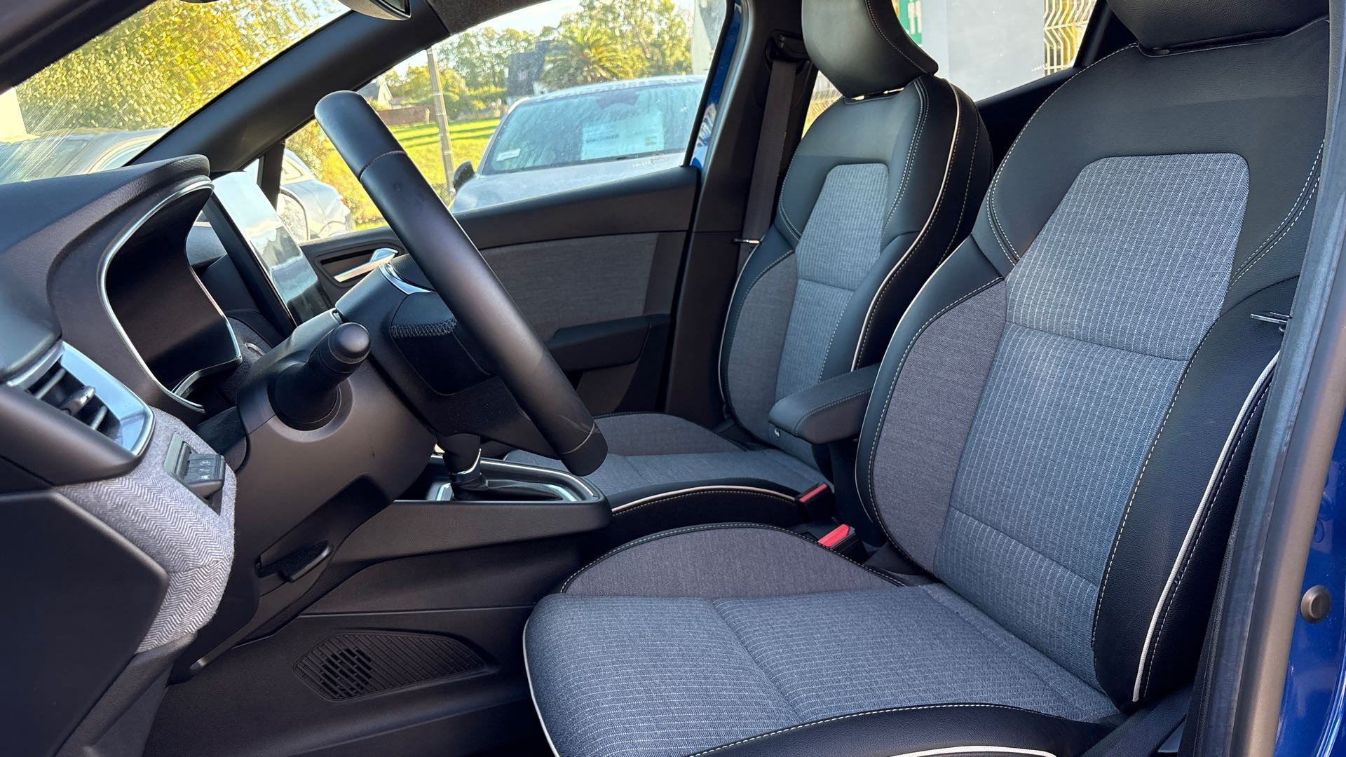 Vente en ligne Renault Clio 5 Clio E-Tech full hybrid 145 au prix de 20 990 €