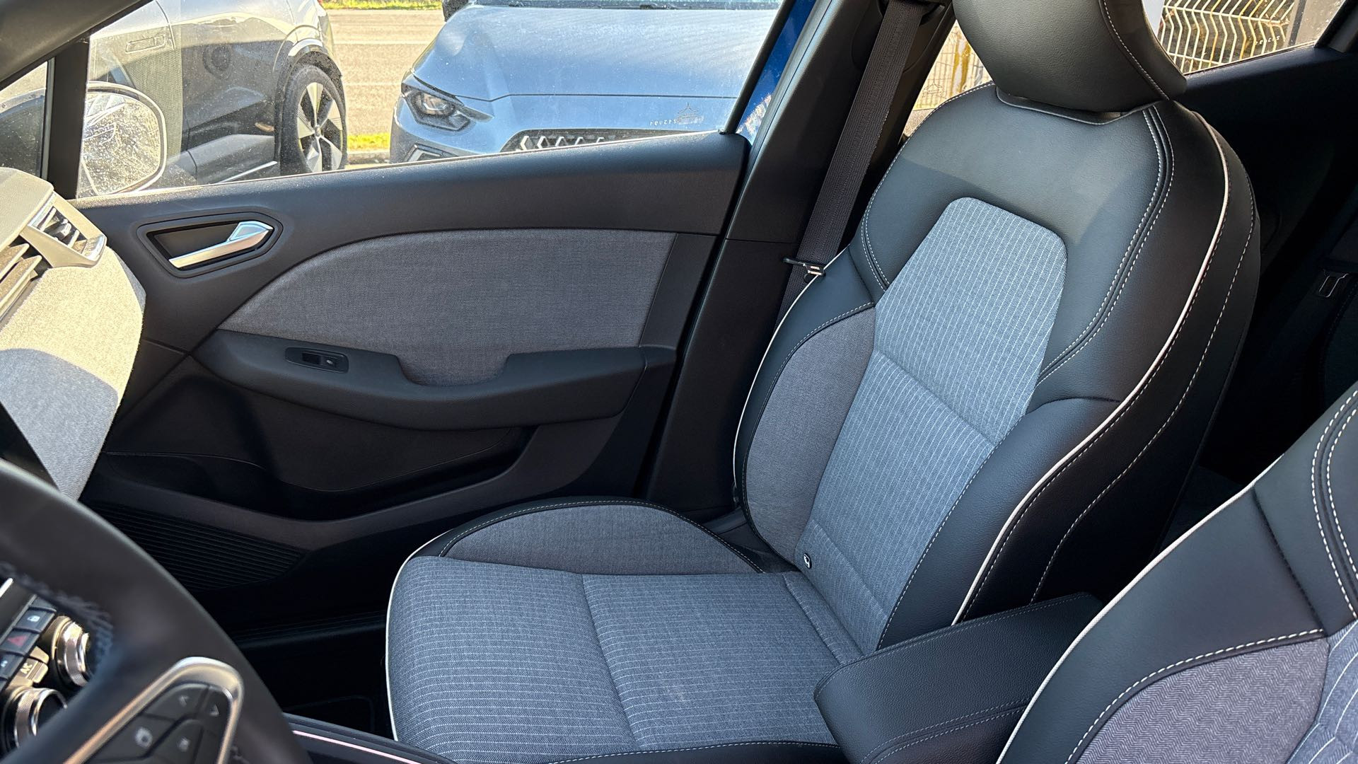 Vente en ligne Renault Clio 5 Clio E-Tech full hybrid 145 au prix de 20 990 €