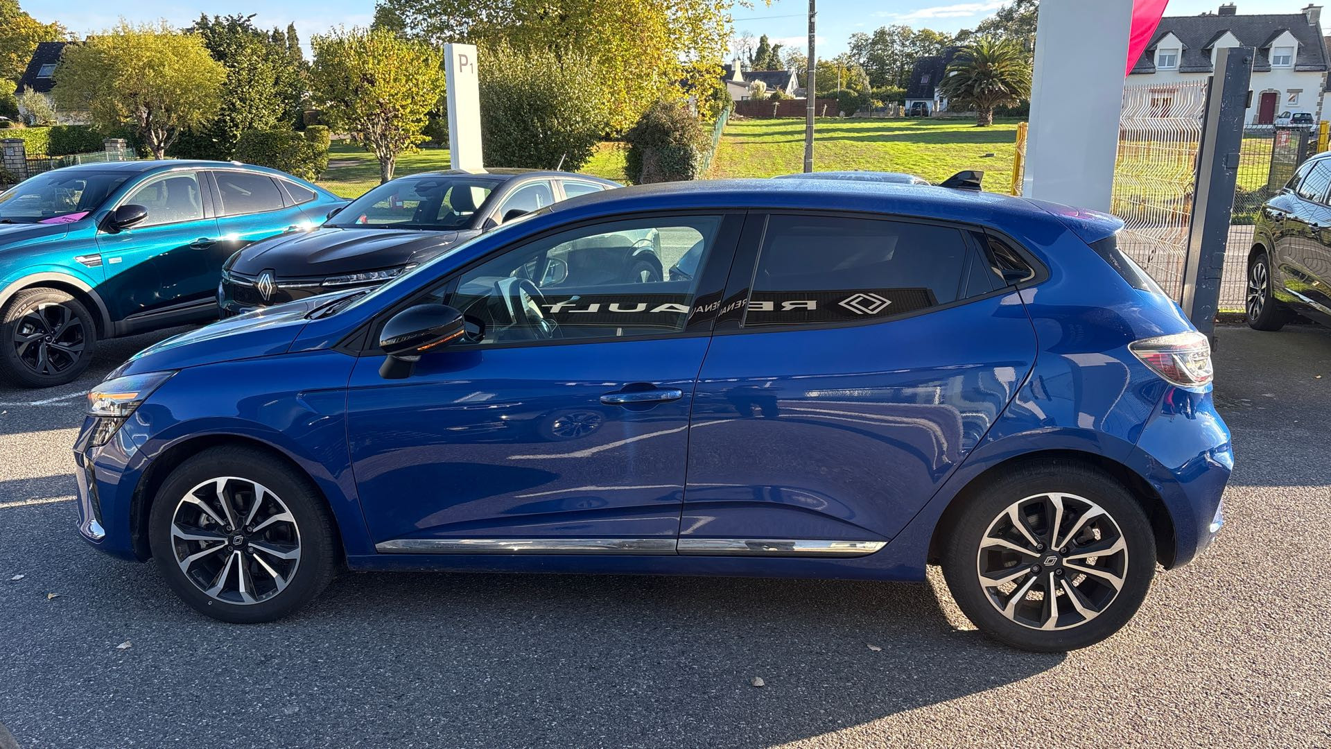 Vente en ligne Renault Clio 5 Clio E-Tech full hybrid 145 au prix de 20 990 €