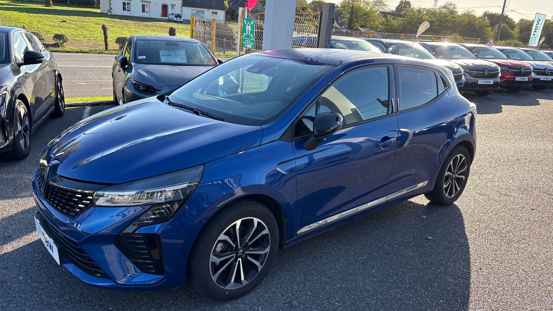 Renault Clio 5 Clio E-Tech full hybrid 145 occasion de 2024 en vente à Concarneau
