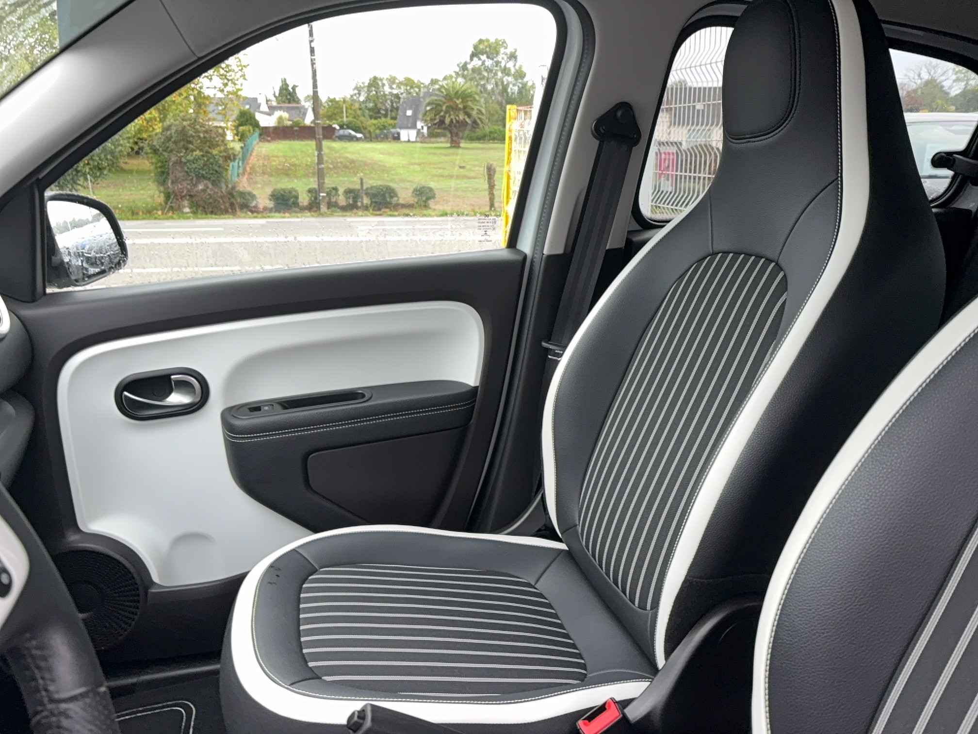 Vente en ligne Renault Twingo Electrique Twingo III E-Tech au prix de 12 890 €