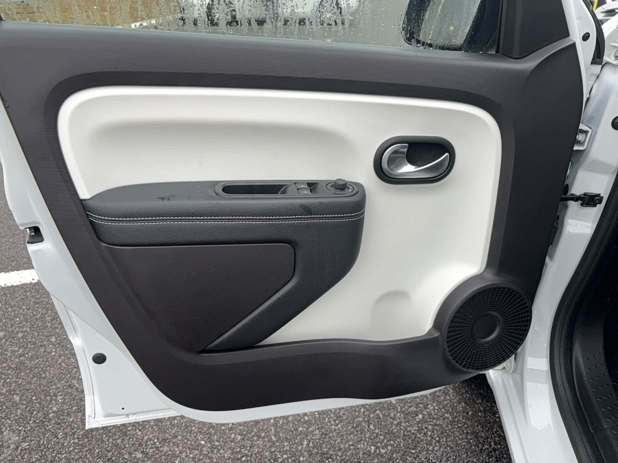 Vente en ligne Renault Twingo Electrique Twingo III E-Tech au prix de 12 890 €