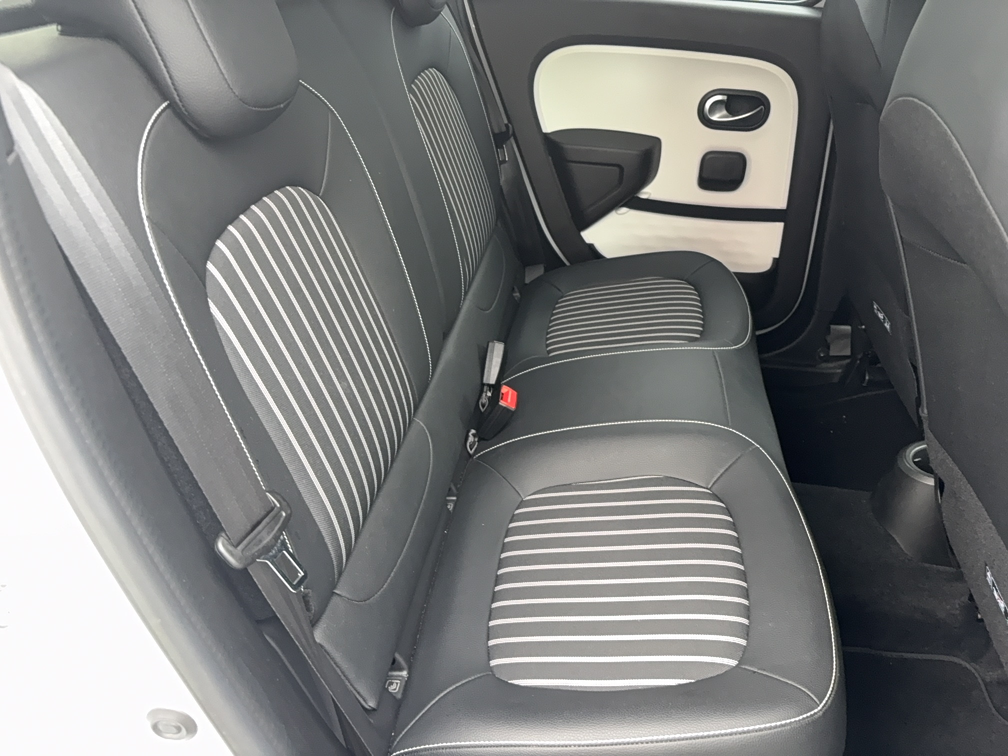 Vente en ligne Renault Twingo Electrique Twingo III E-Tech au prix de 12 890 €