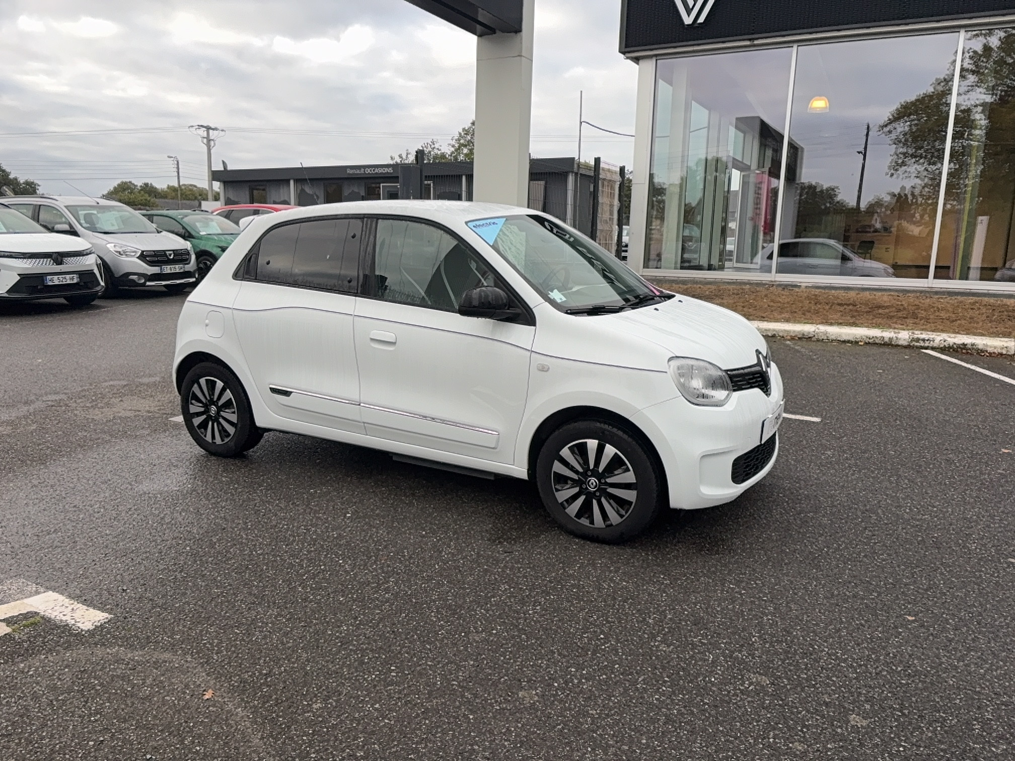 Vente en ligne Renault Twingo Electrique Twingo III E-Tech au prix de 12 890 €