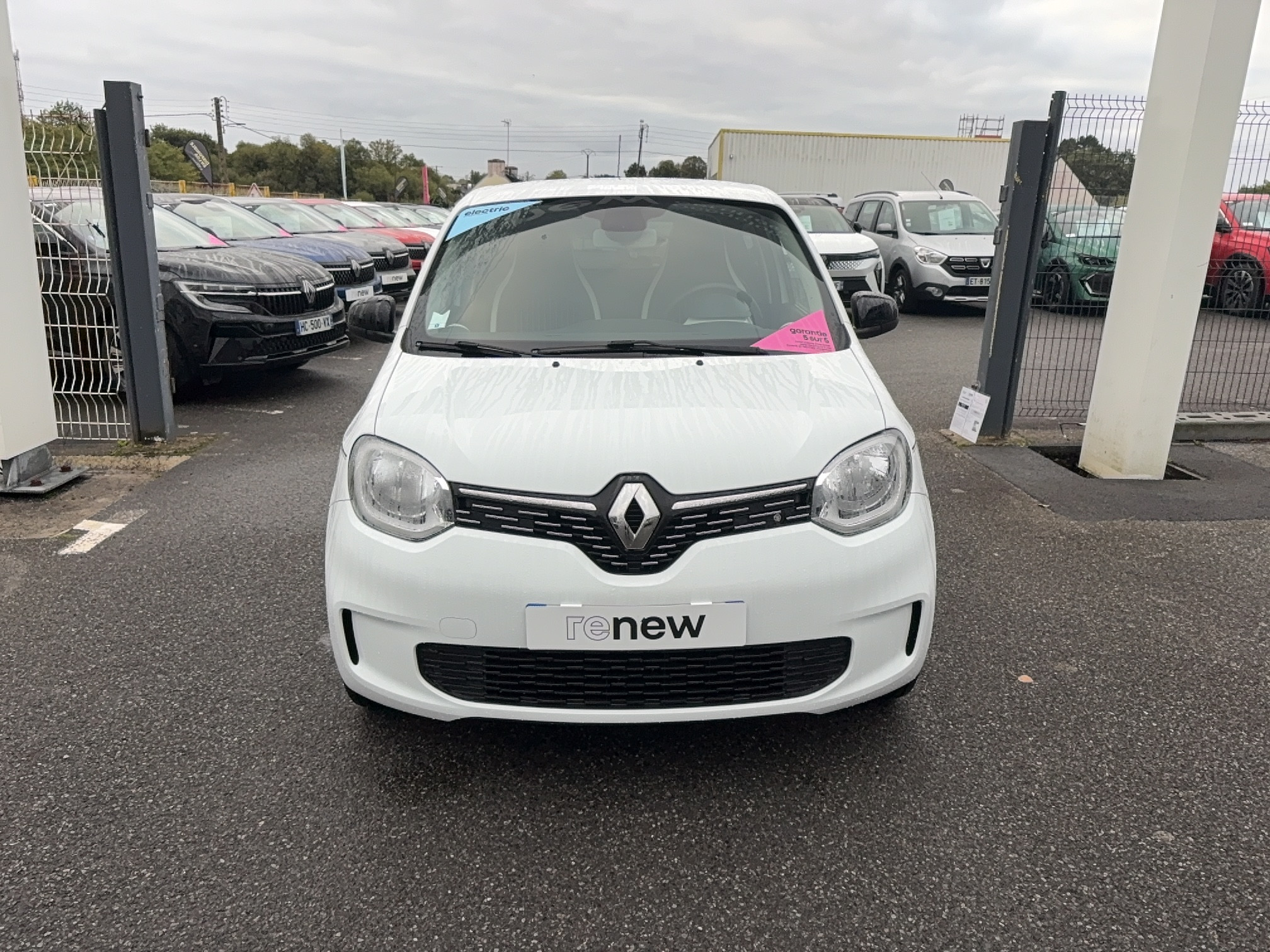 Vente en ligne Renault Twingo Electrique Twingo III E-Tech au prix de 12 890 €