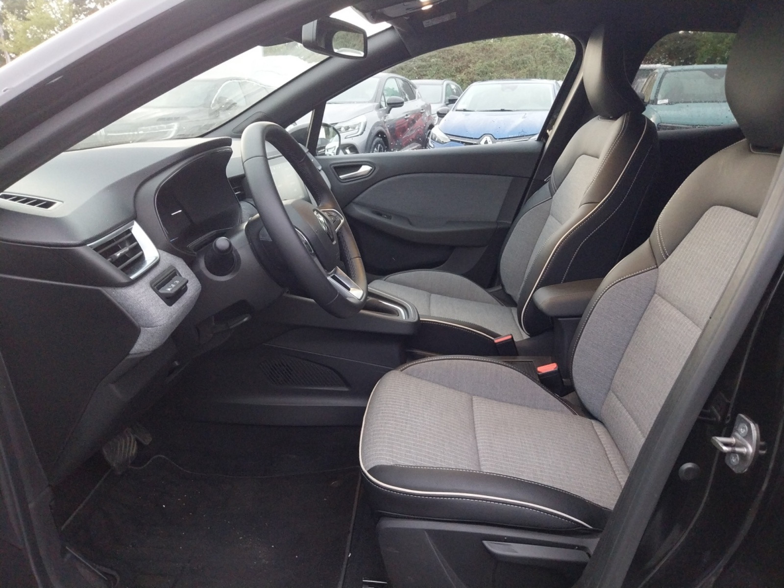Vente en ligne Renault Clio 5 Clio E-Tech full hybrid 145 au prix de 18 900 €