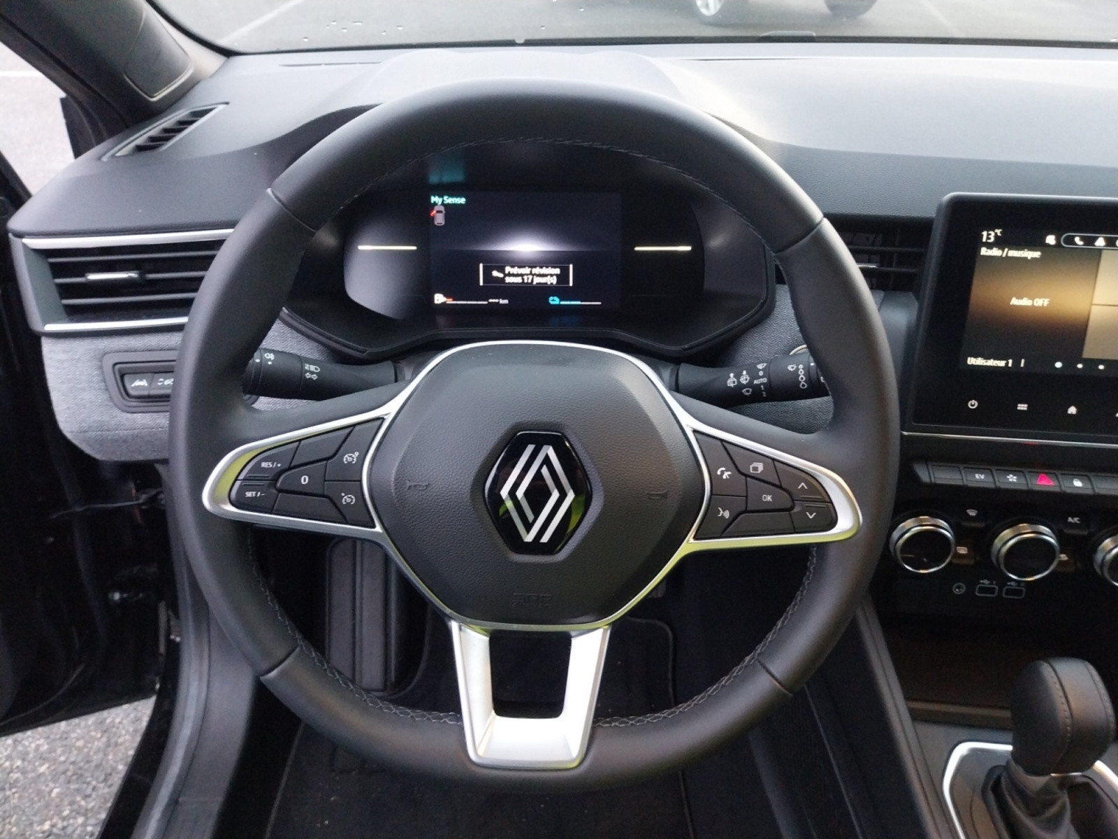 Vente en ligne Renault Clio 5 Clio E-Tech full hybrid 145 au prix de 18 900 €