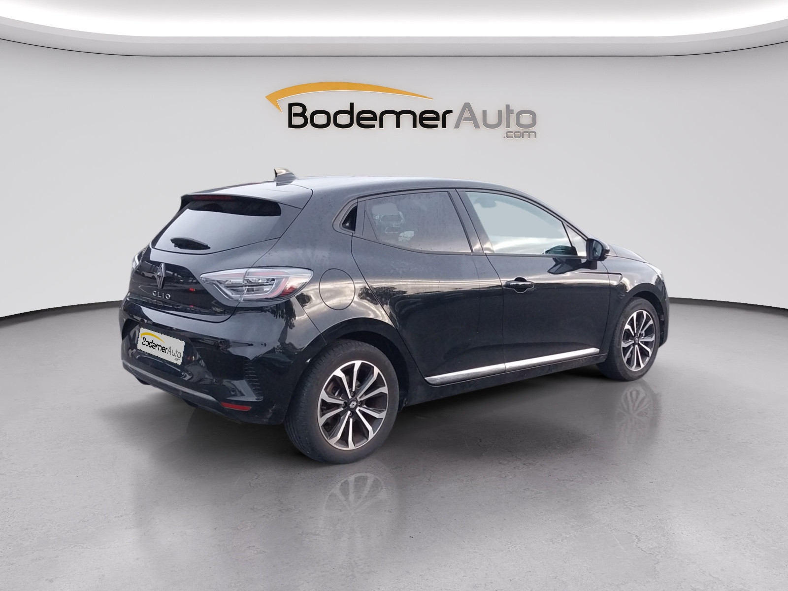 Vente en ligne Renault Clio 5 Clio E-Tech full hybrid 145 au prix de 18 900 €