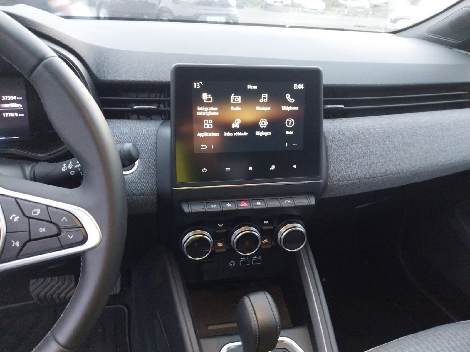 Vente en ligne Renault Clio 5 Clio E-Tech full hybrid 145 au prix de 18 900 €