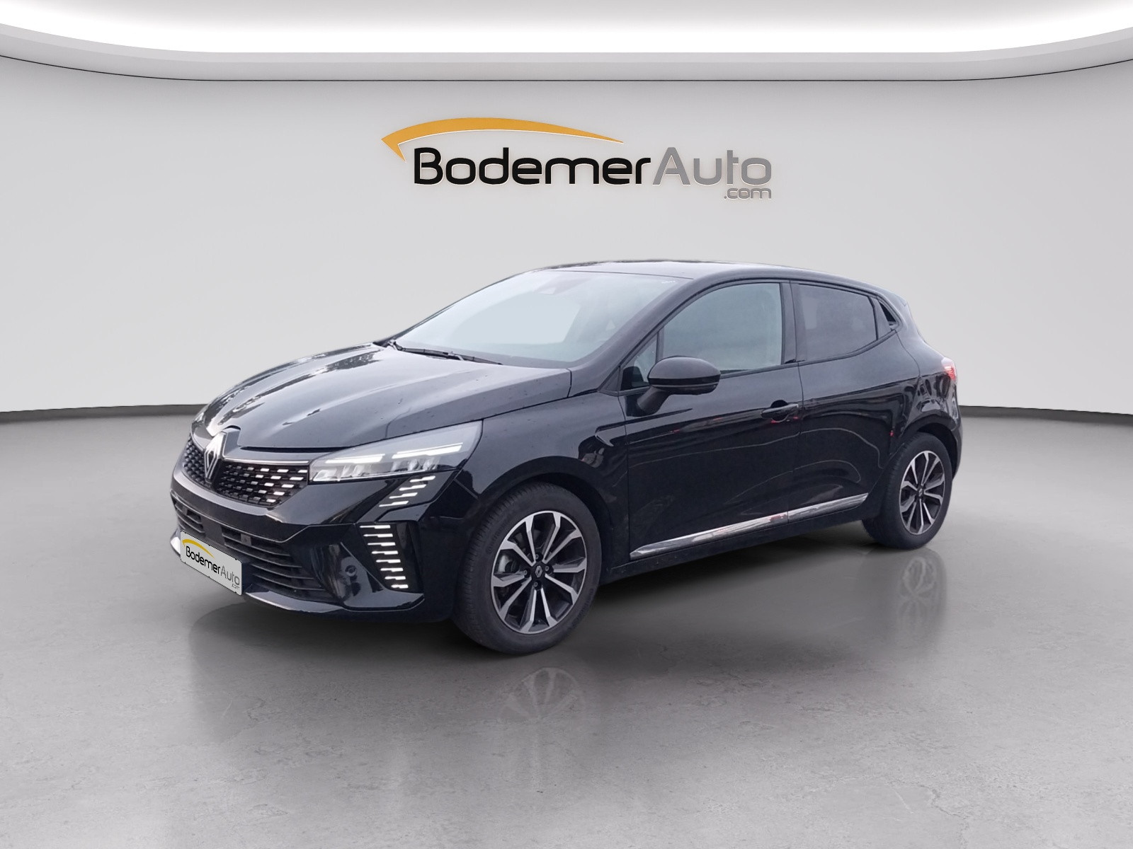 Renault Clio 5 Clio E-Tech full hybrid 145 occasion de 2023 en vente à Concarneau