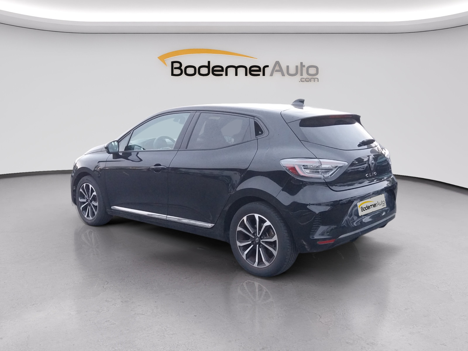 Vente en ligne Renault Clio 5 Clio E-Tech full hybrid 145 au prix de 18 900 €